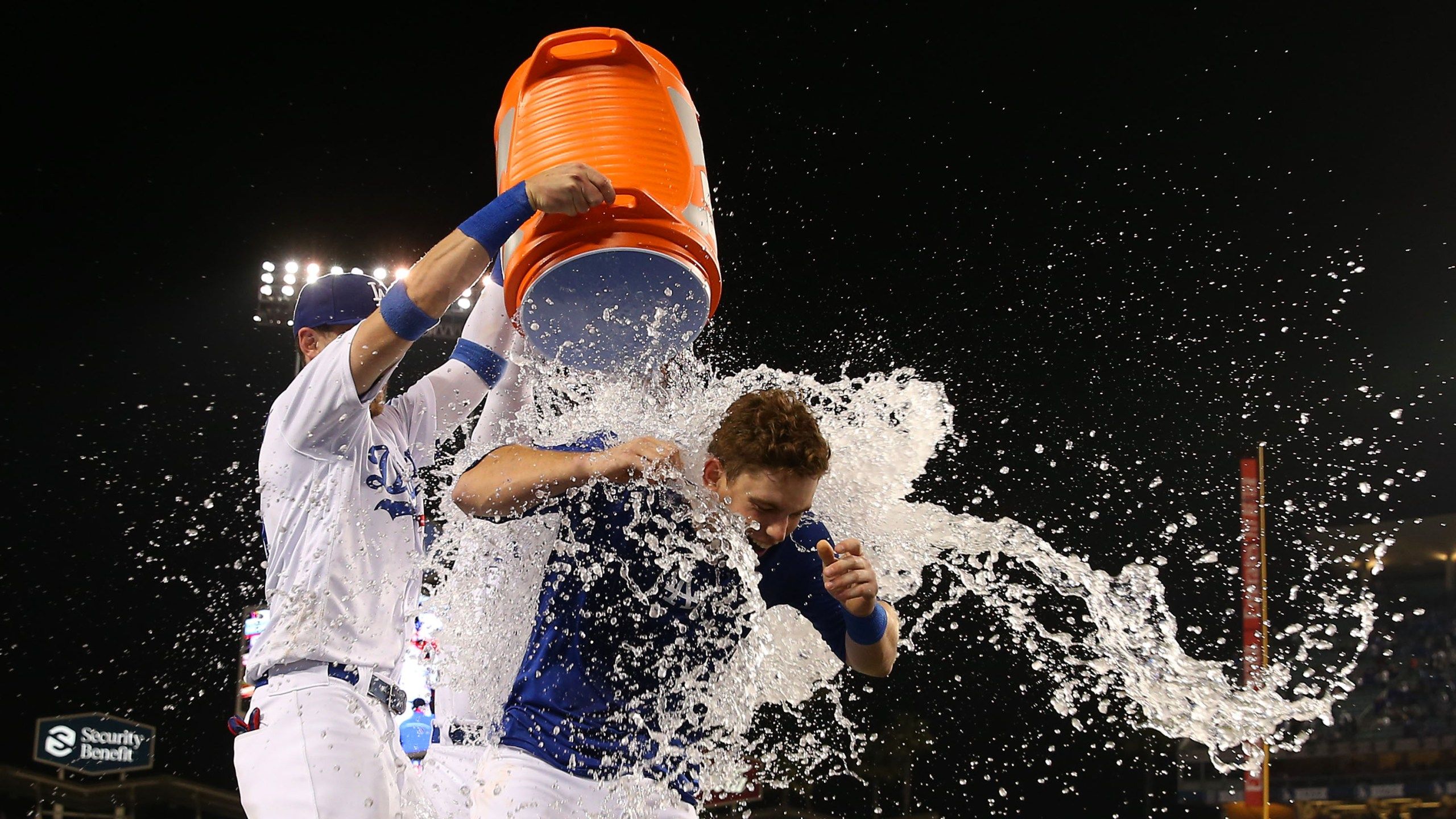 2560x1440 Will Smith's 1st Career Home Run Lifts Dodgers Over Phillies 4 3