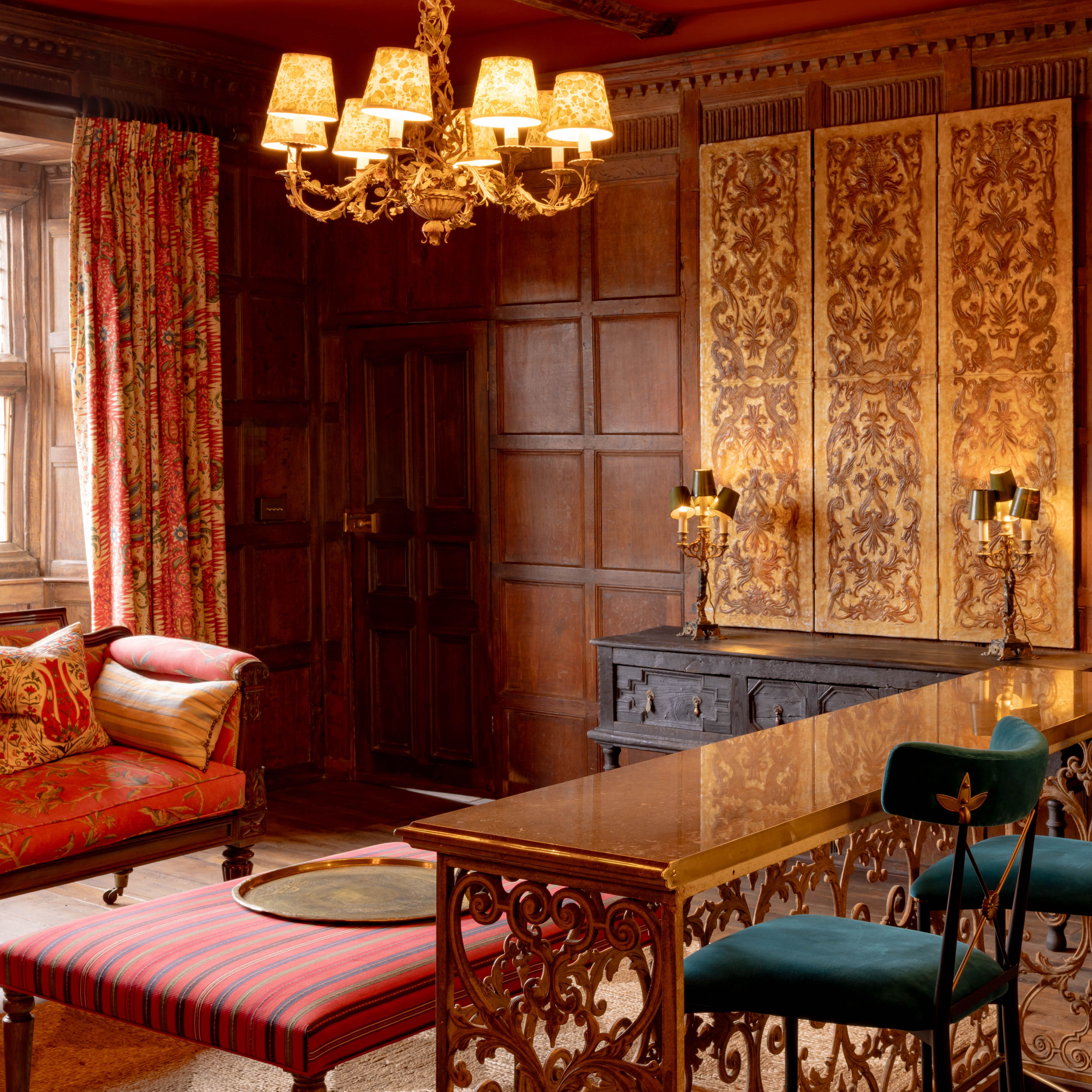 5187x5187 The Catherine of Aragon Suite