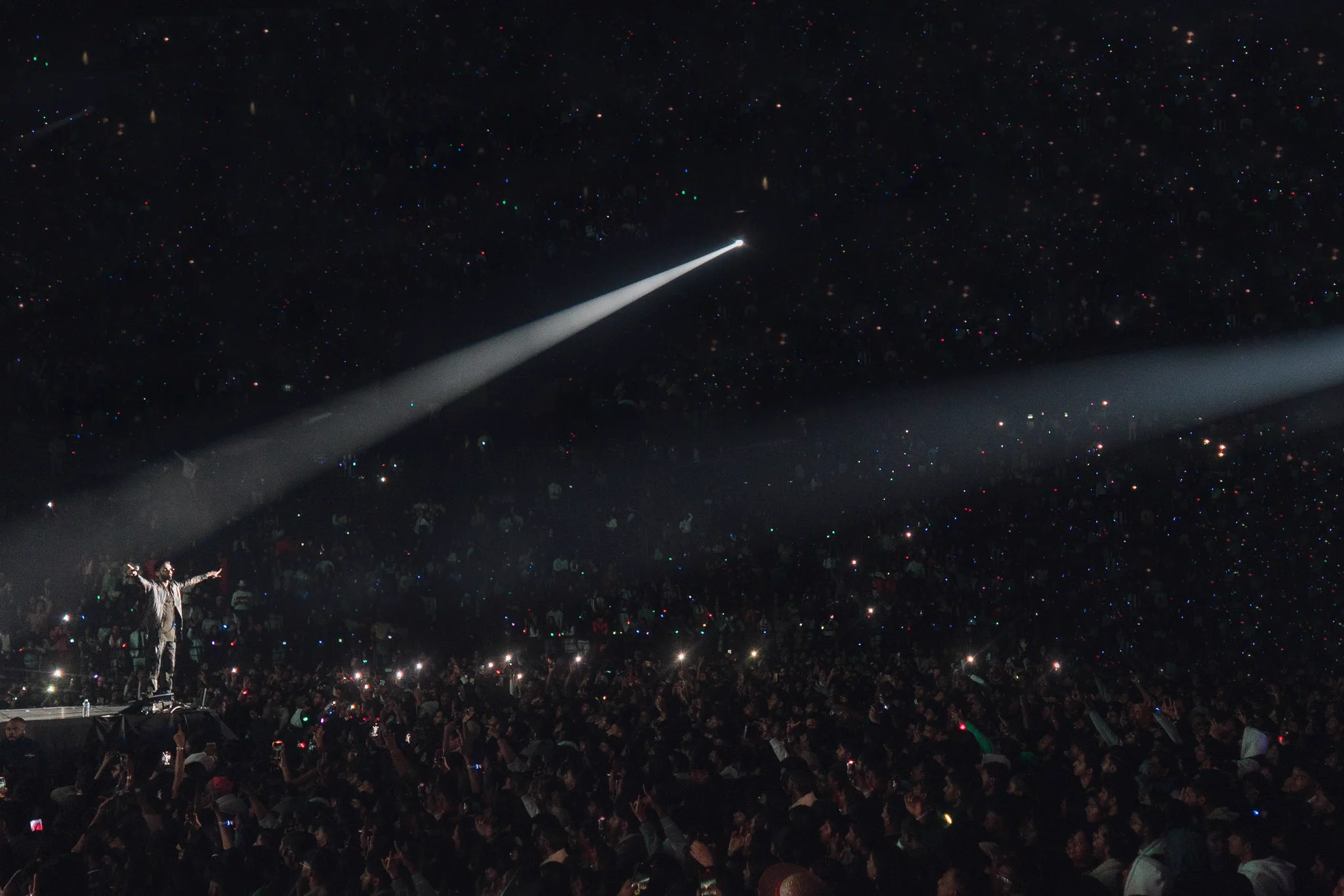 2048x1366 Anirudh Ravichander on X: Je t'aime Paris ❤️ What a crazy night