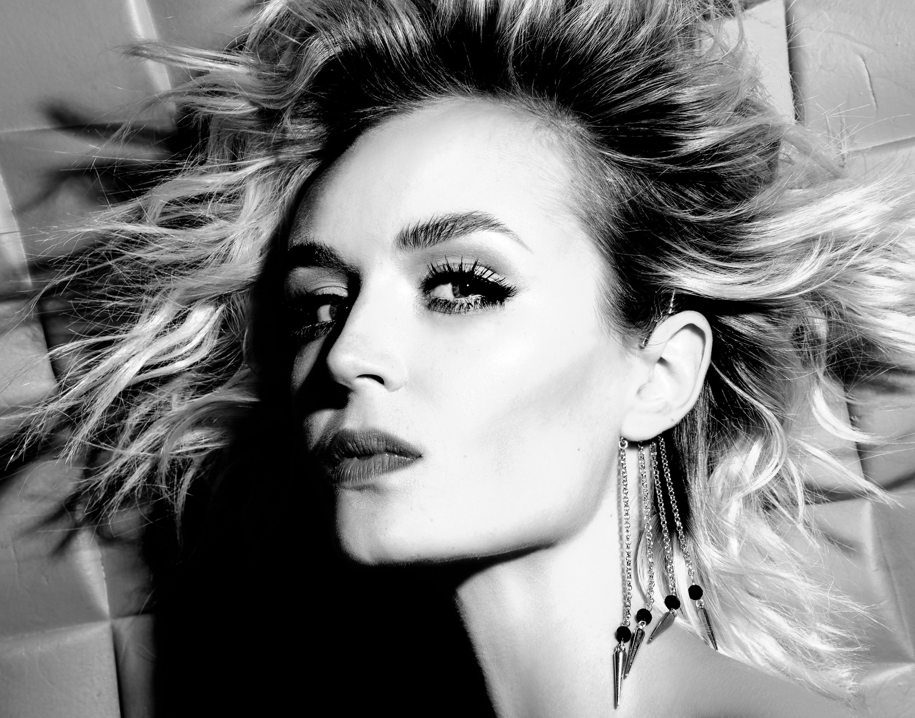 3000x2355 Download Earrings Black & White Face Russian Singer Music Polina Gagarina HD Wallpaperx2355