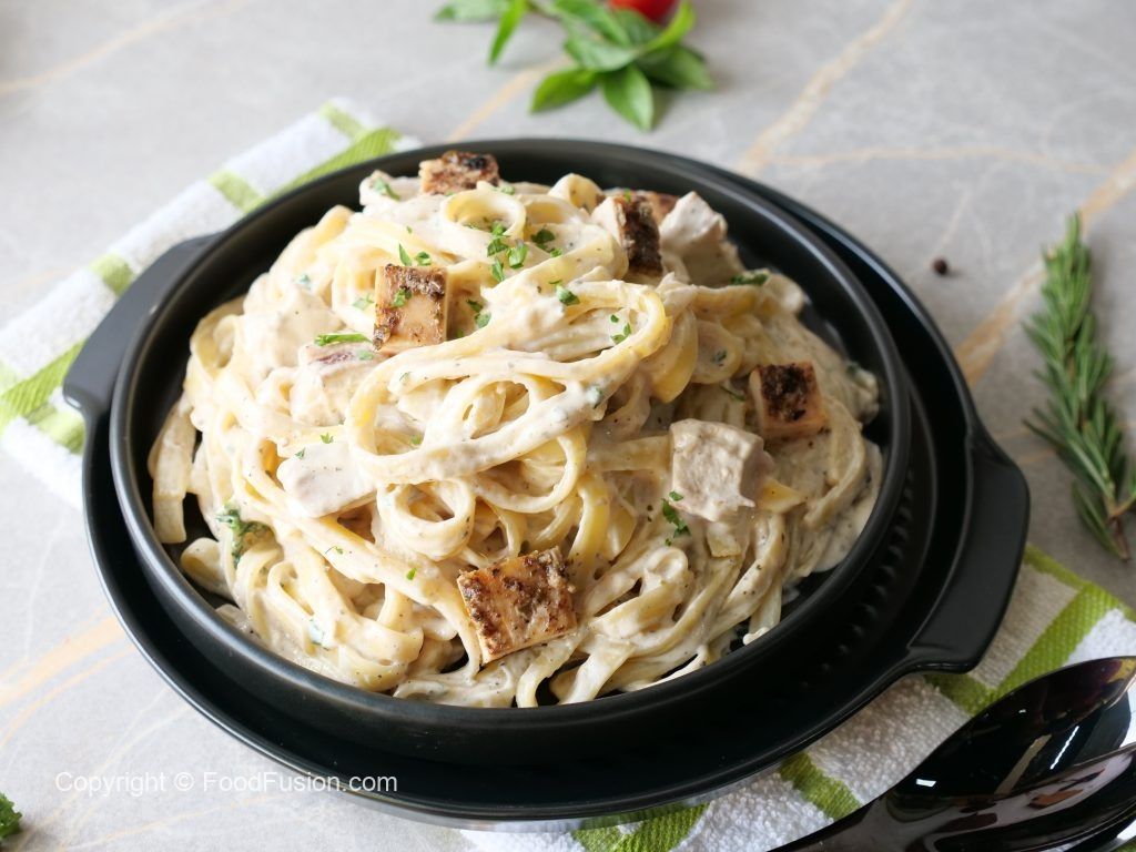 1024x768 Alfredo Sauce Pasta Strips