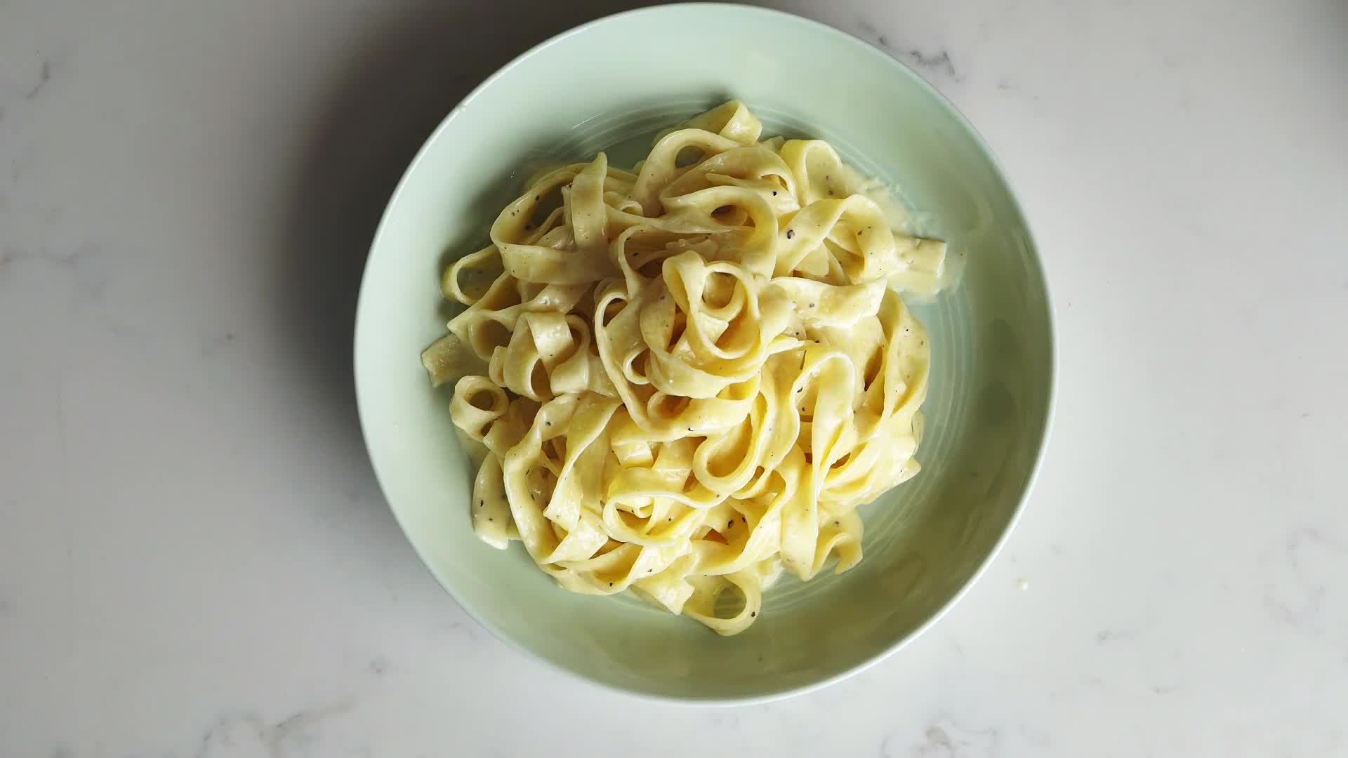 1920x1080 Fettuccine Alfredo is the Perfect Weeknight Pasta