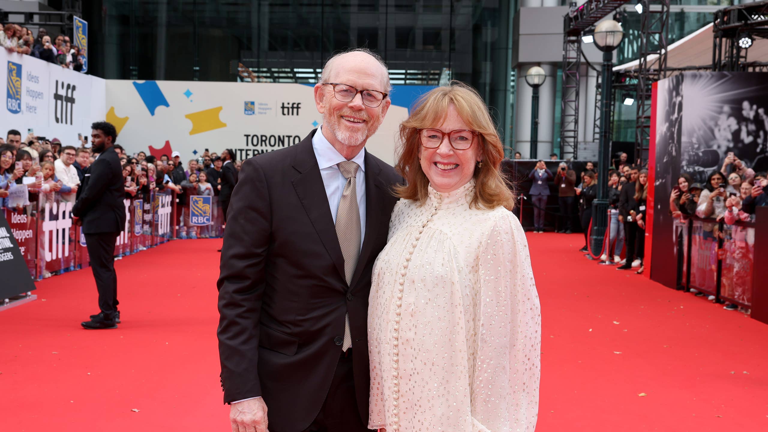 2560x1440 Ron Howard Reveals the Surprising Way He Sneaks His Wife Into All of His Films's Journal