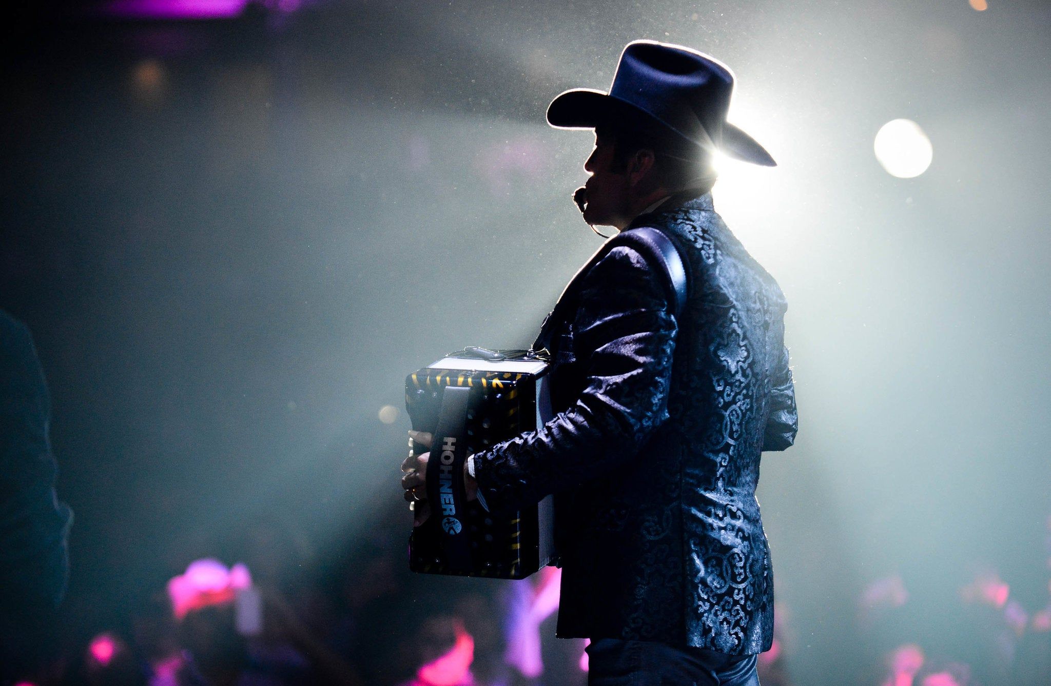 2048x1338 Los Tigres del Norte Breaks Boundaries