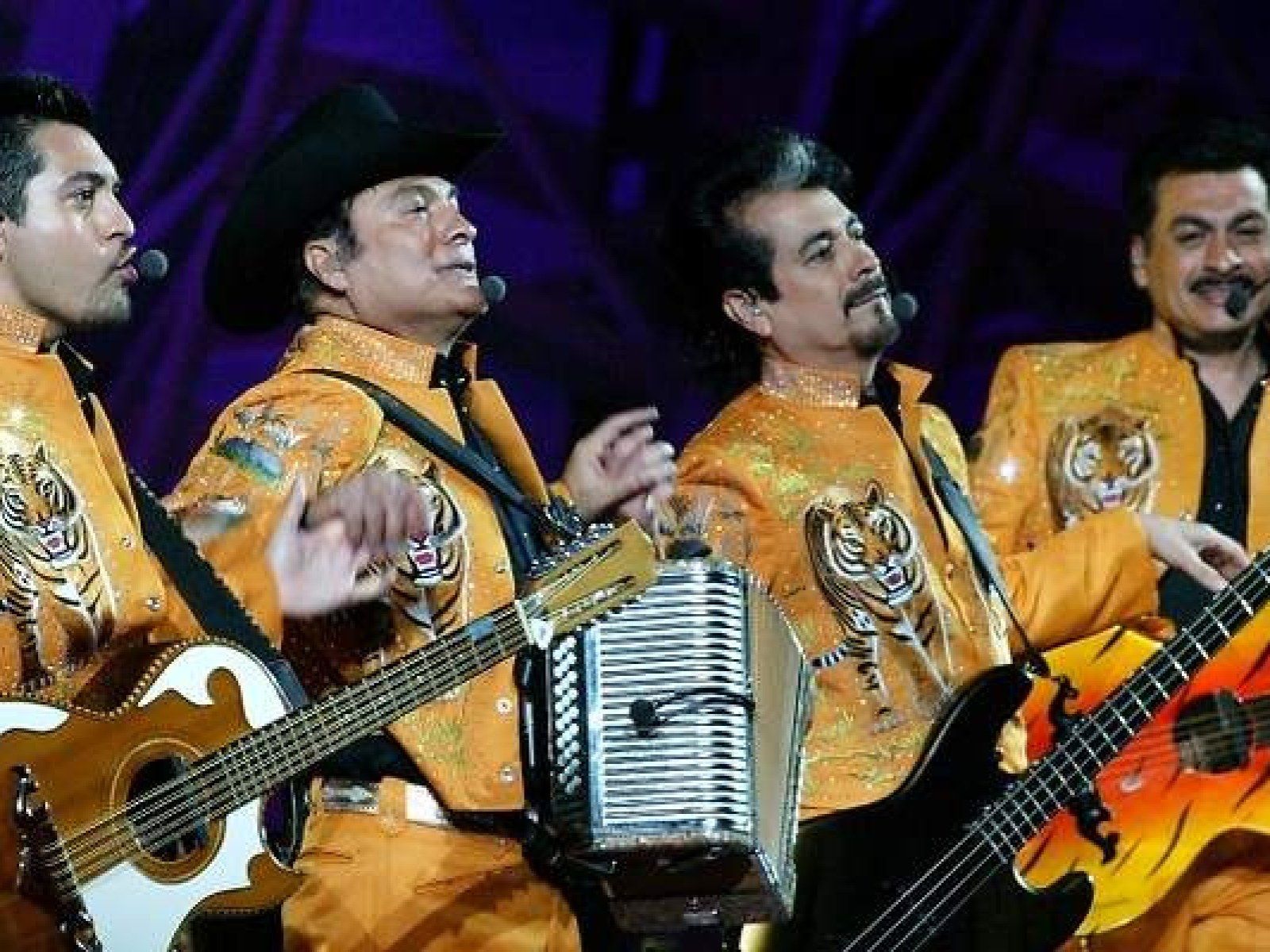 1600x1200 Los Tigres del Norte Open the Most Hispanic Super Bowl Ever!