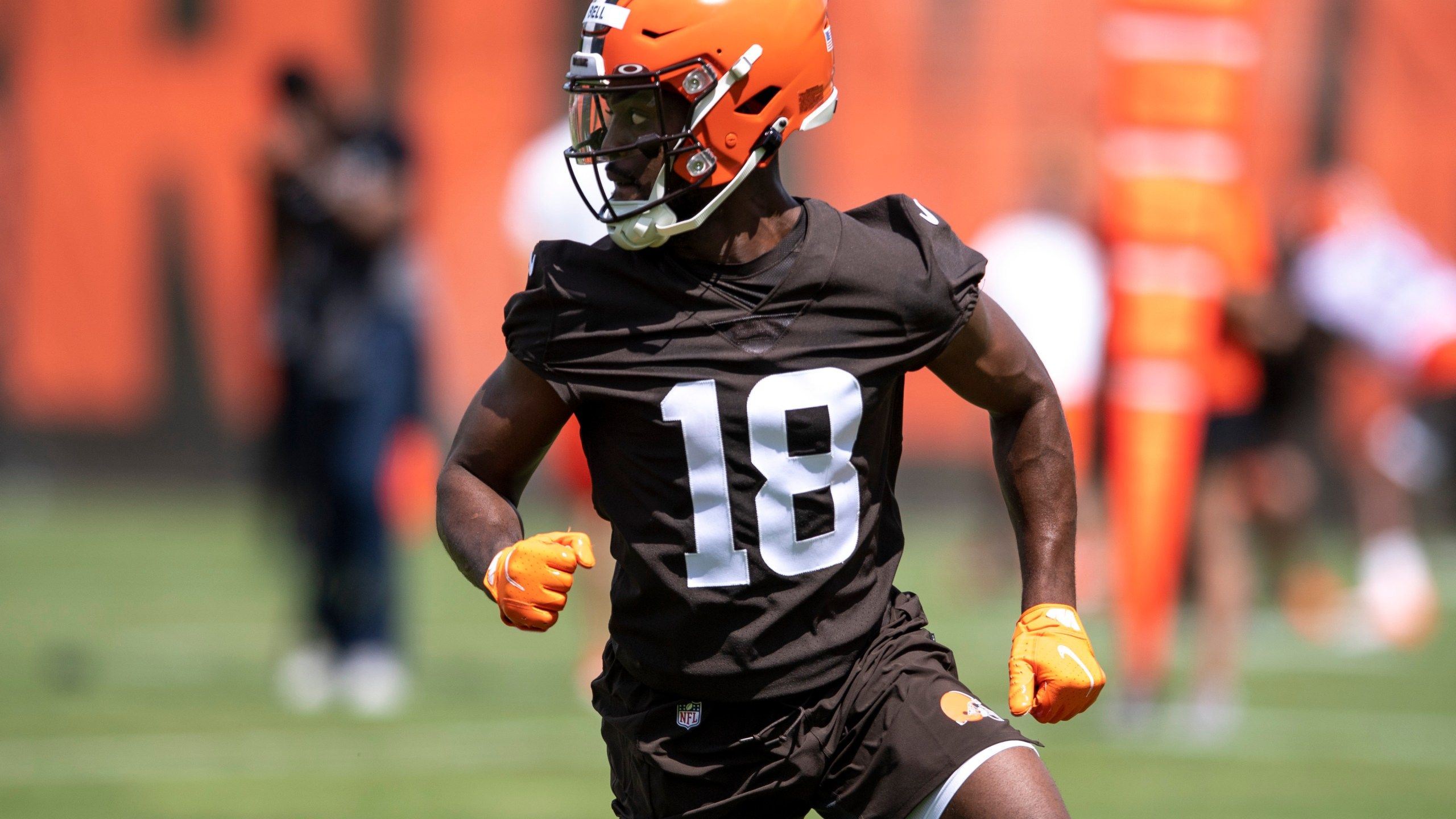 2560x1440 Cleveland Browns rookie receiver David Bell out with foot injury