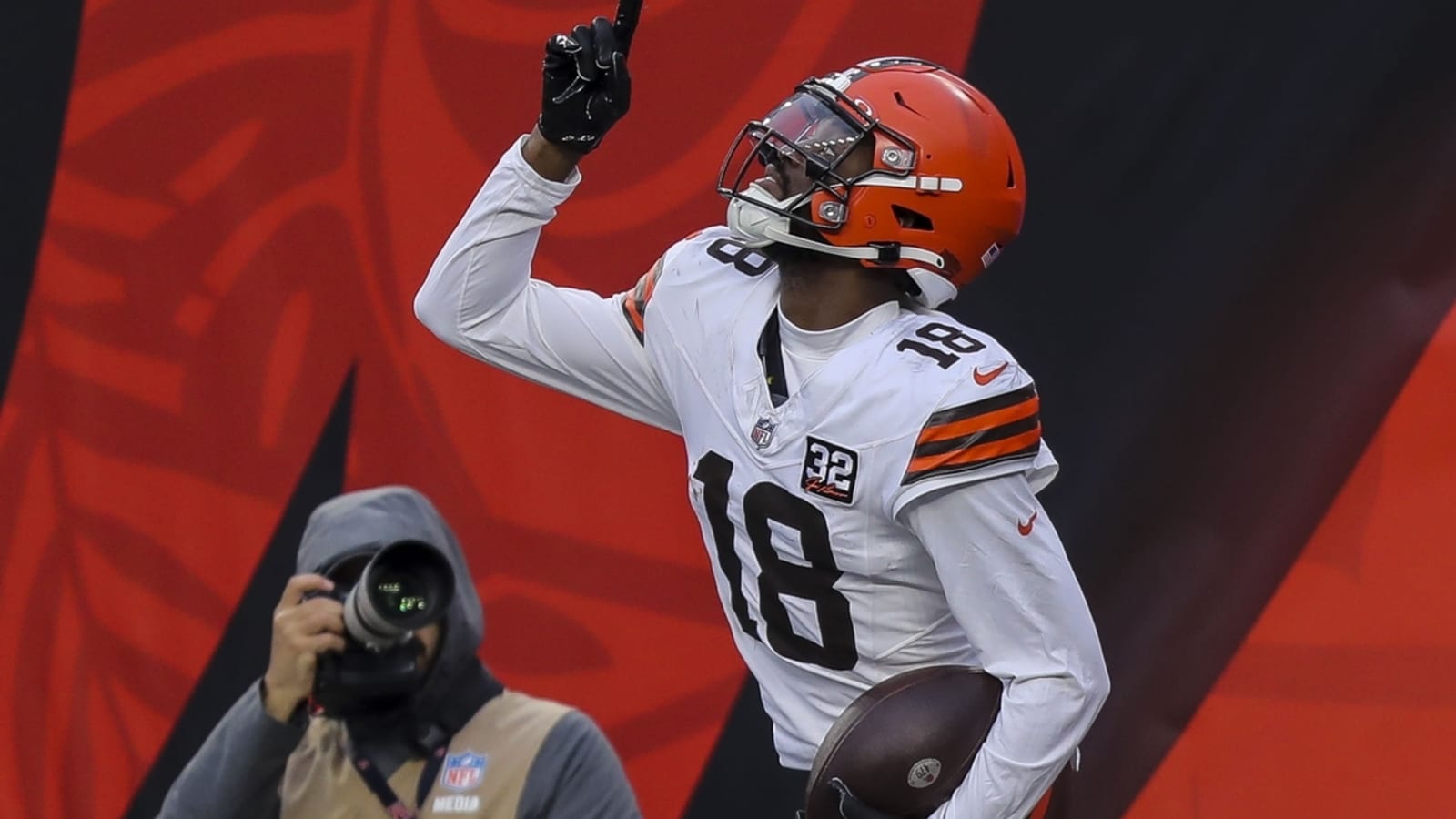 1600x900 Browns WR David Bell set for surgery on dislocated hip