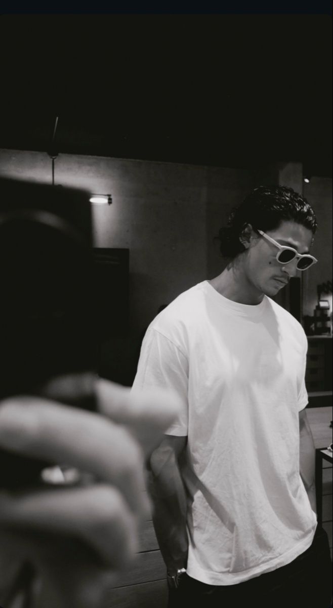 658x1200 Emilio Sakraya