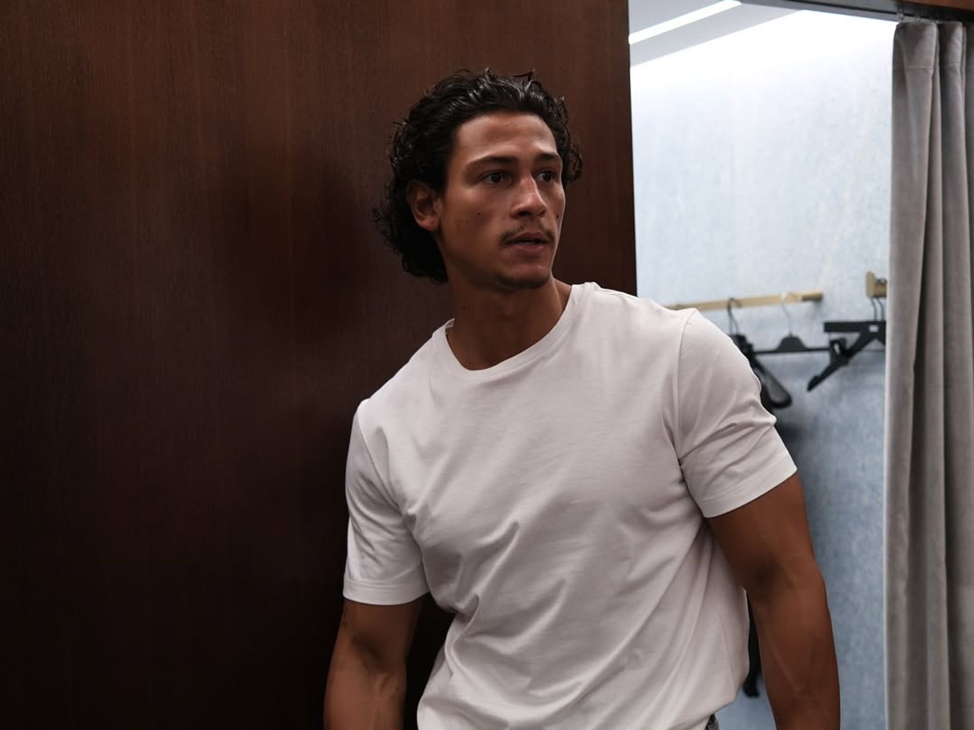 1920x1440 Emilio Sakraya, novio de Rosalía, favorito para protagonizar 'Alas de sangre', la nueva serie de Prime Video