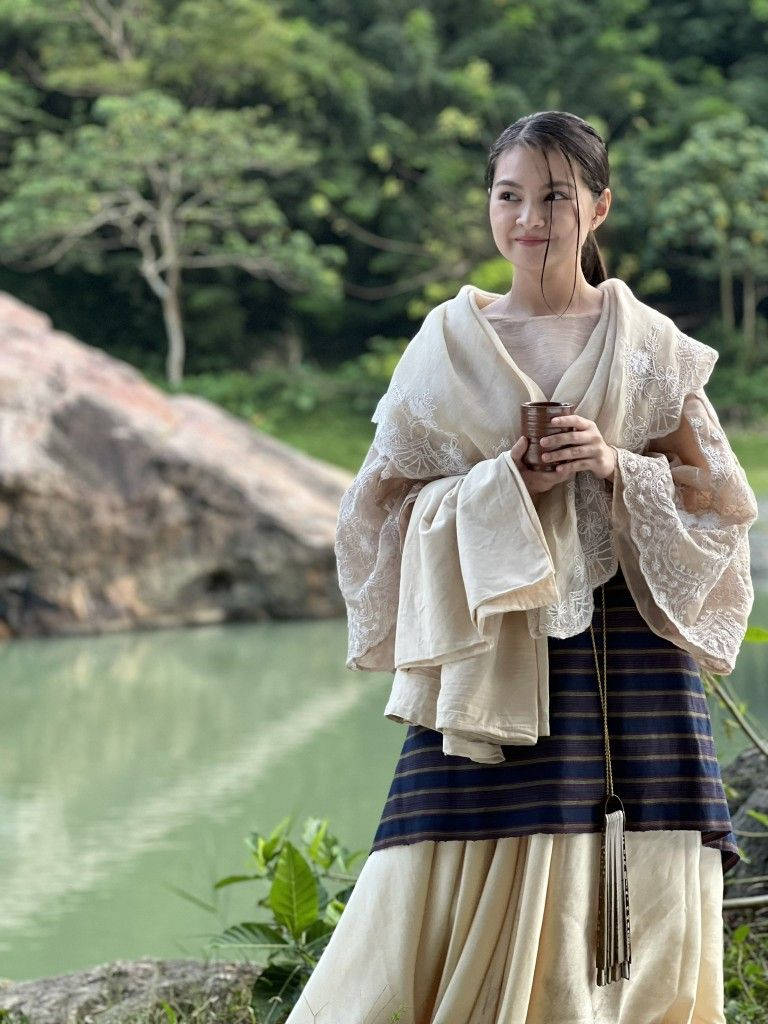 768x1024 Download Klay Maria Clara At Ibarra Wallpaper