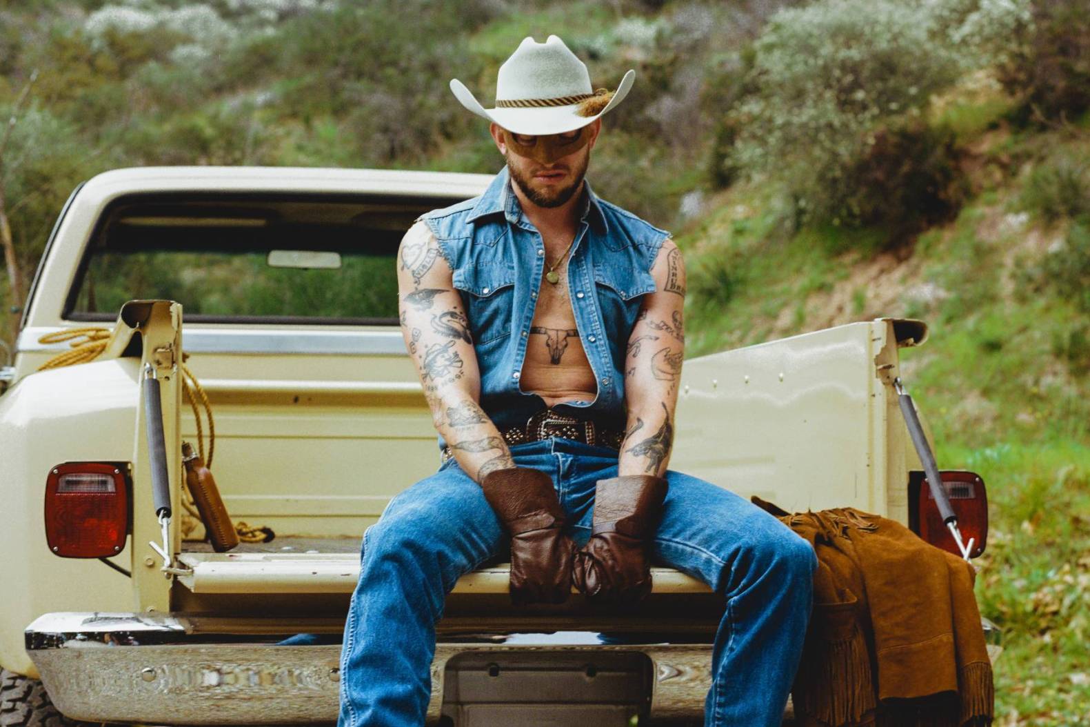 1581x1054 Orville Peck Announces Stampede Tour, Willie Nelson Collab: See Dates