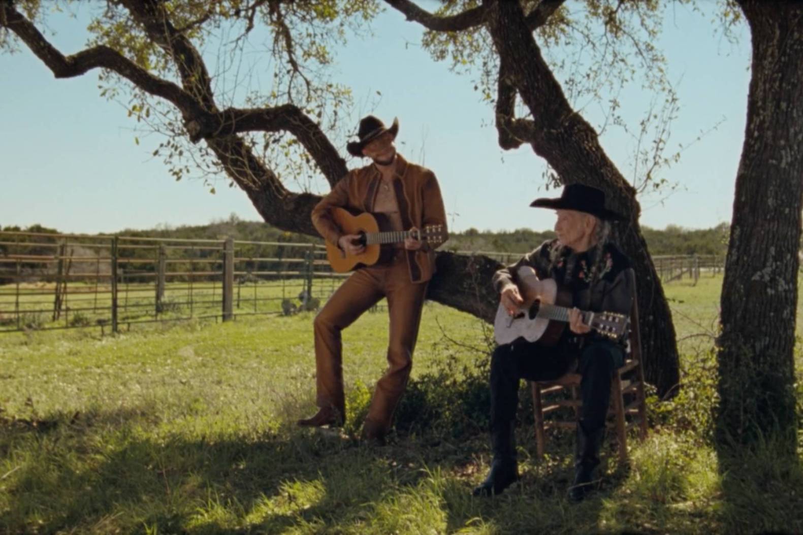 1581x1054 Orville Peck and Willie Nelson Drop Video for Queer Collab: Watch