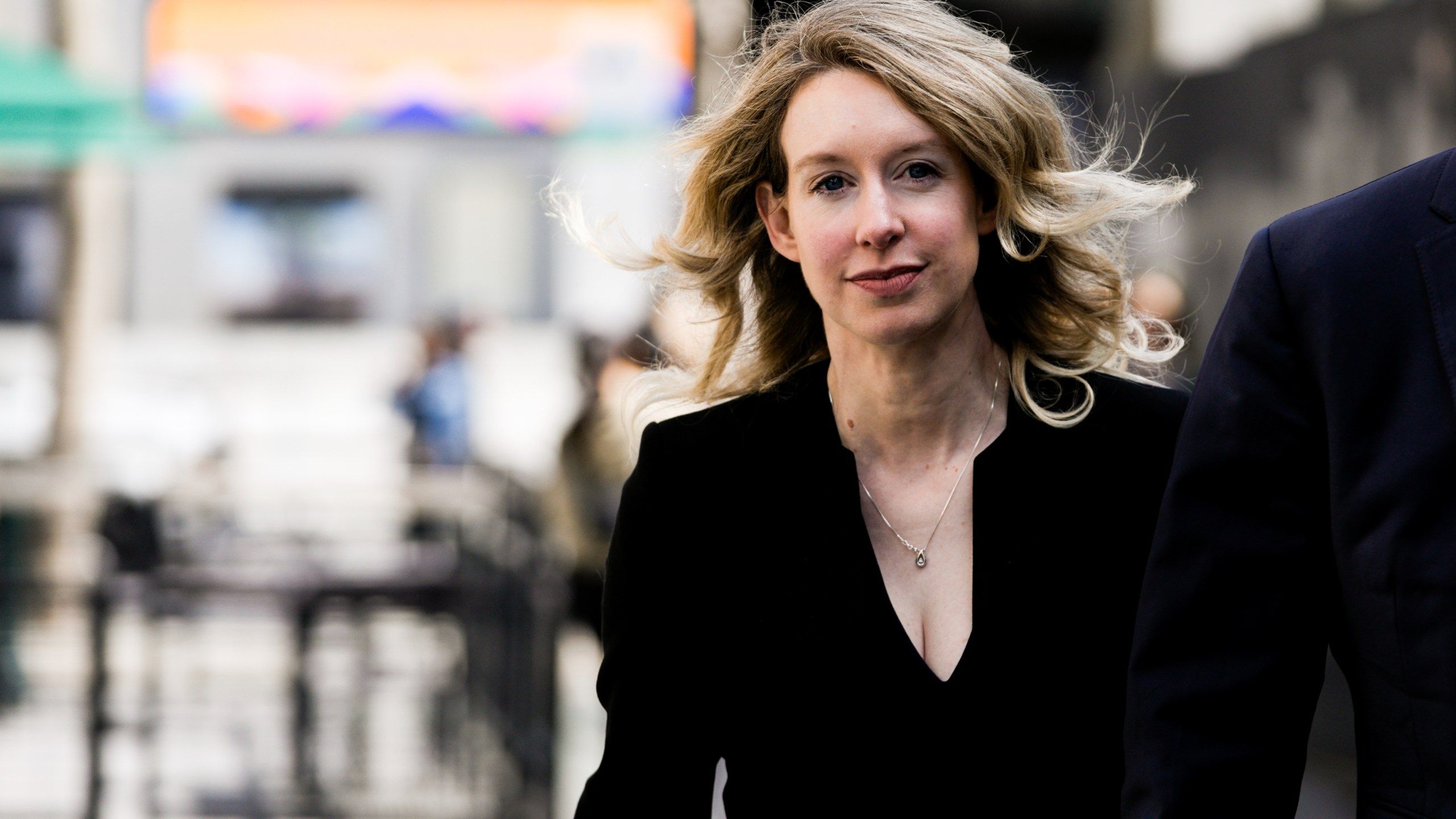 2560x1440 Elizabeth Holmes' big week