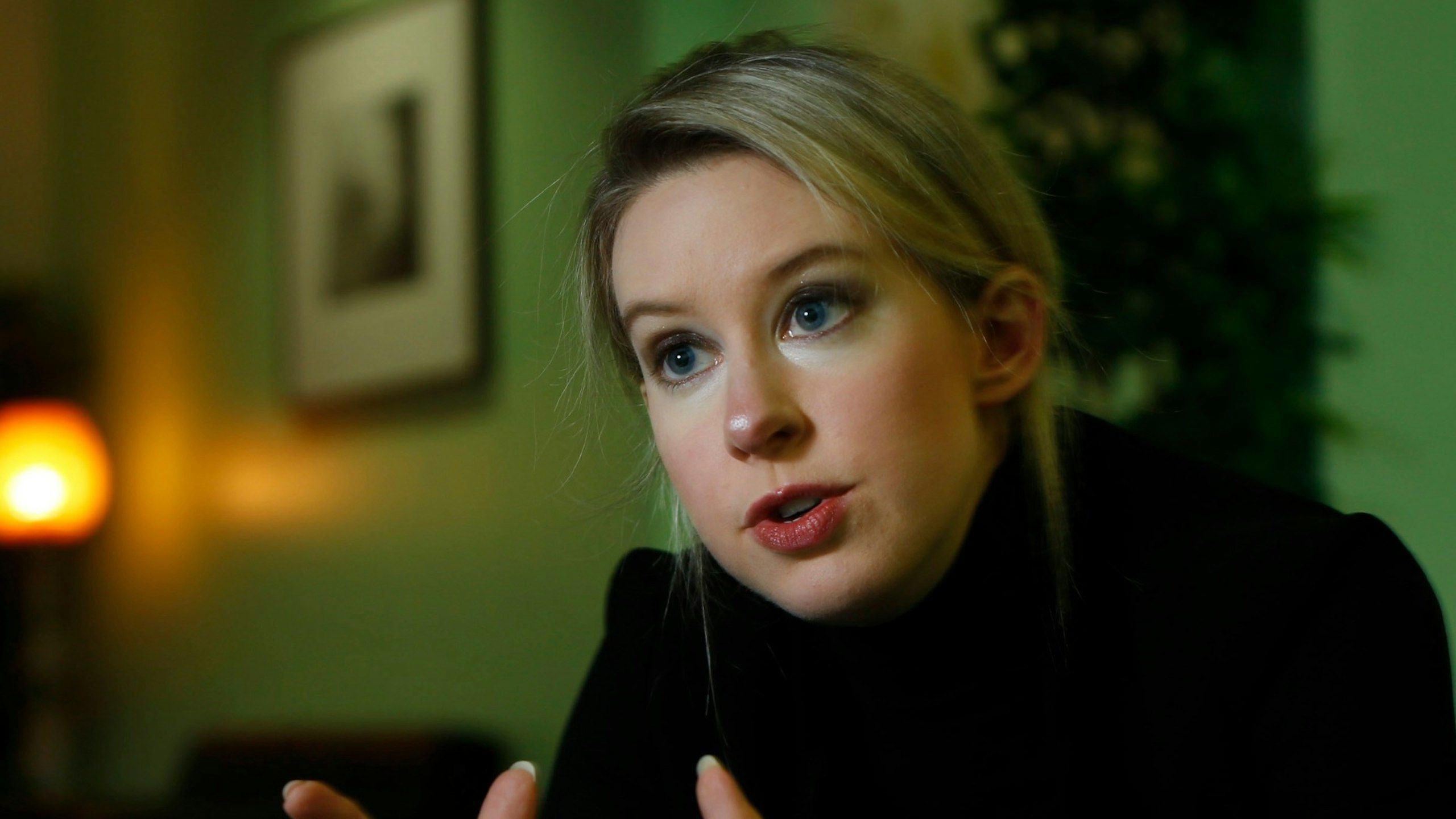 2560x1440 Everything To Know About Elizabeth Holmes