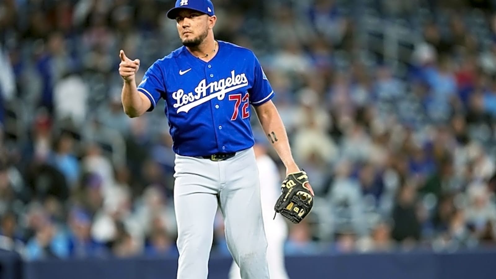 1600x900 Miguel Rojas Injured? Dodgers Veteran Scratched From Lineup For Tuesday's Game