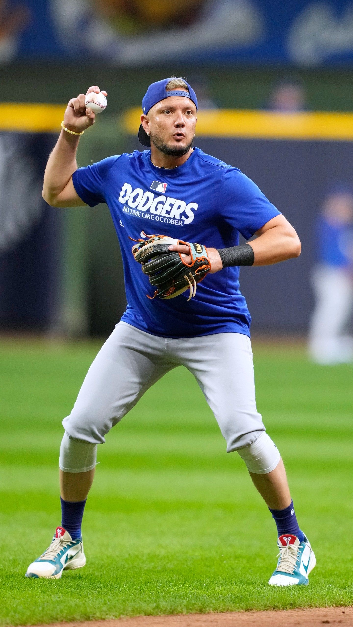 1440x2560 Dodgers keep infielder Miguel Rojas on their NLCS roster against the Brewers