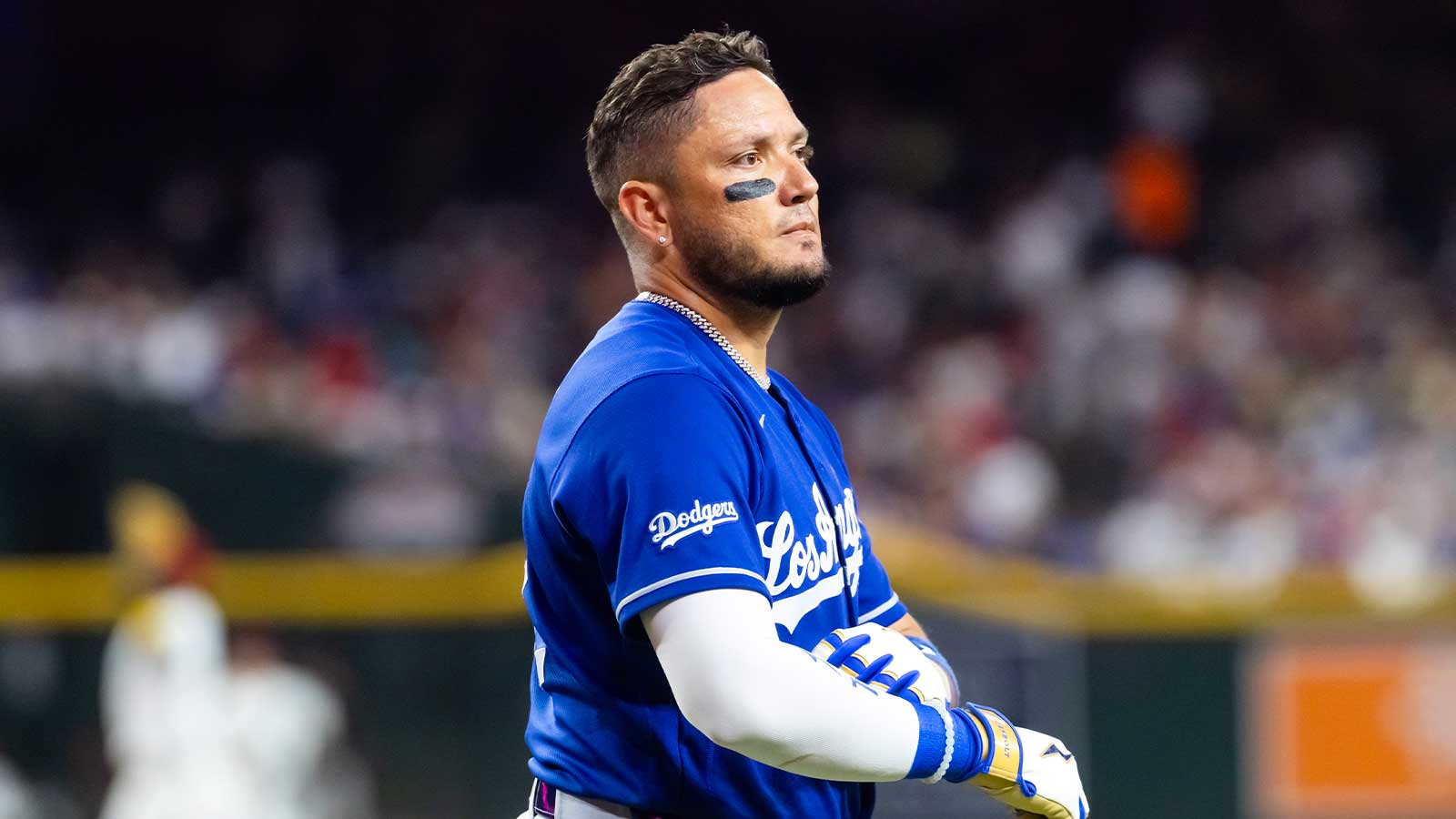 1600x900 Dodgers news: Miguel Rojas exits White Sox game with apparent injury