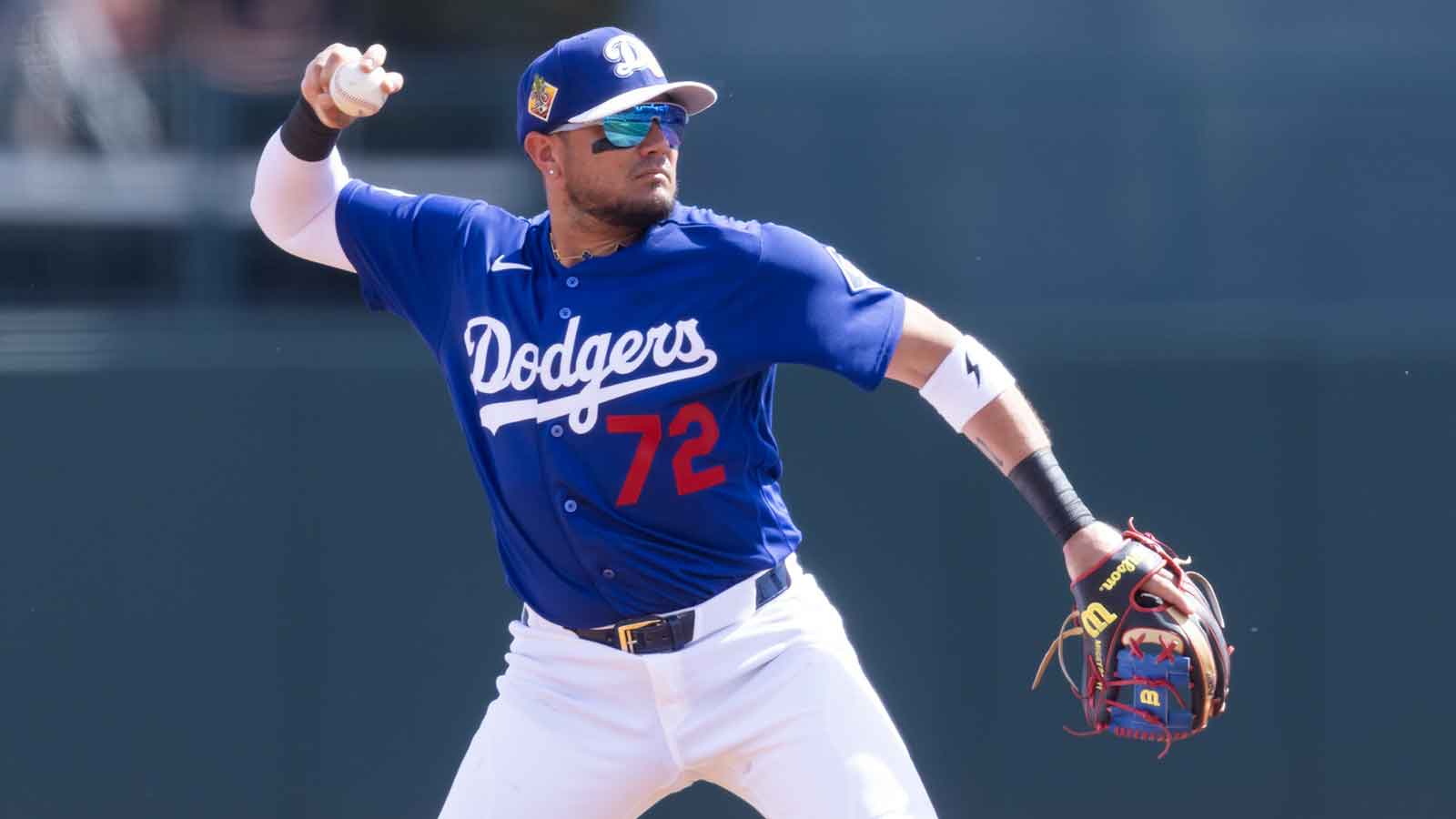 1600x900 Dodgers news: Writer apologizes after incorrect Miguel Rojas PED accusation