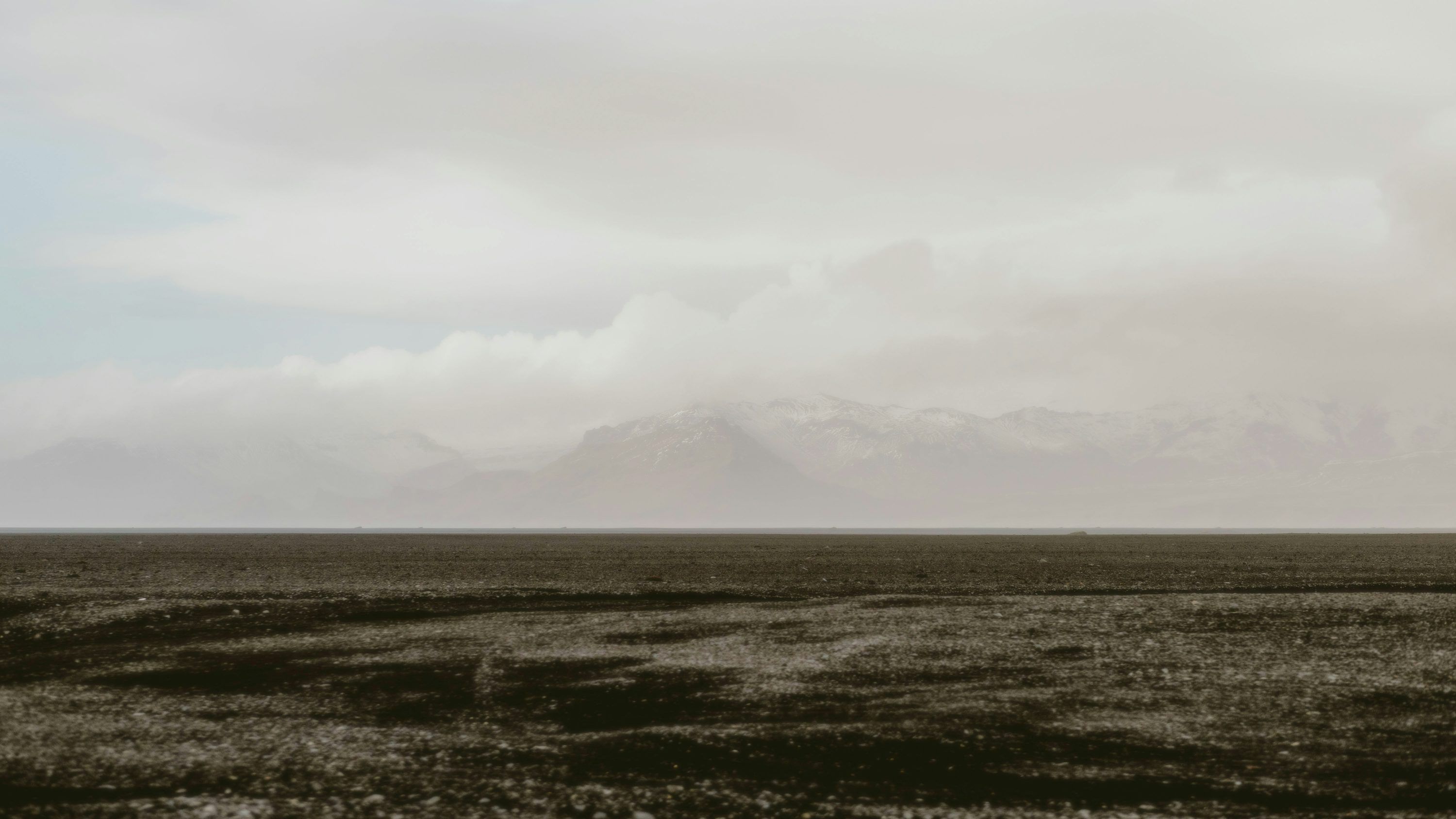 3000x1688 Overcast sky above a desolate, flat landscape