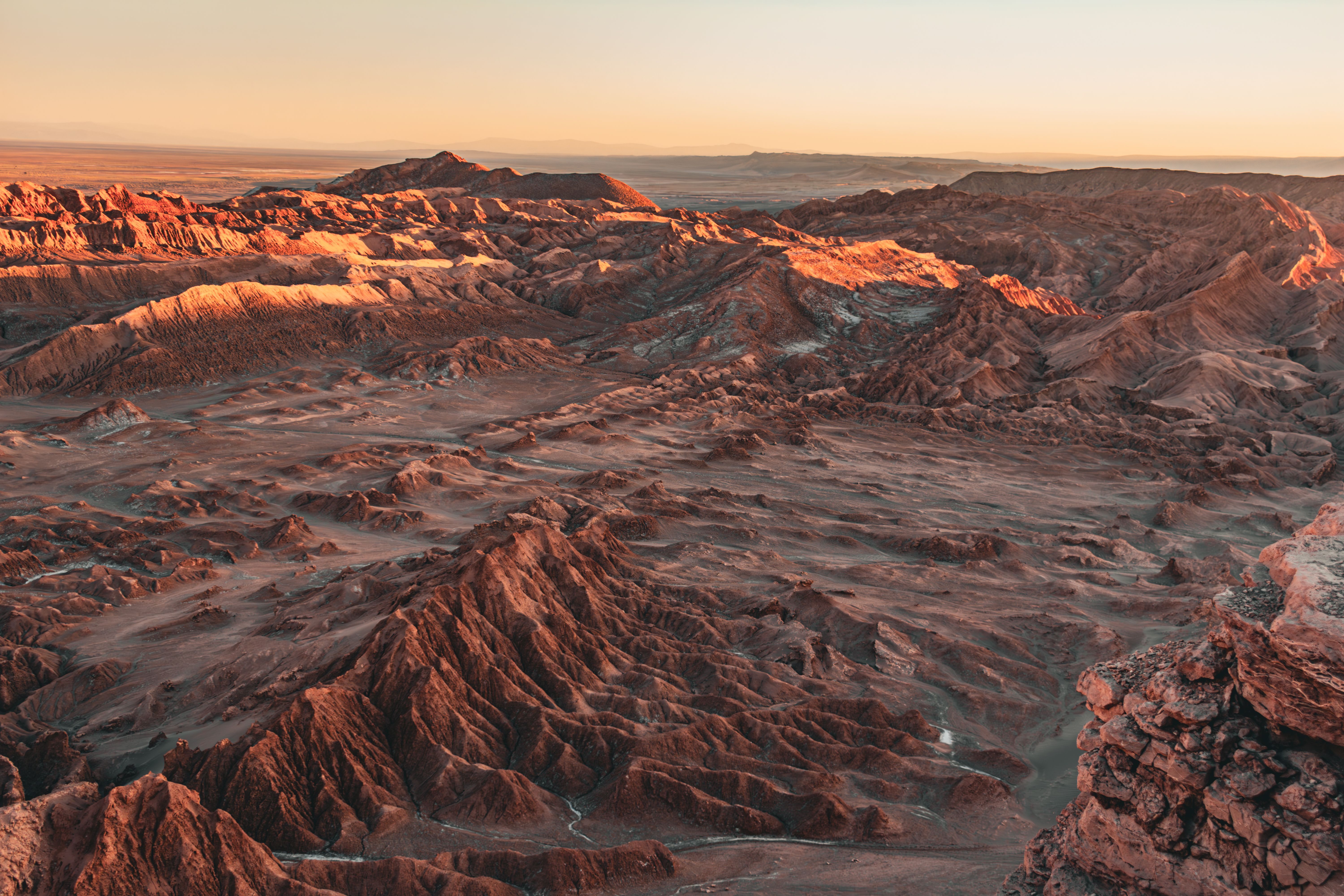 6000x4000 Breathtaking View of a Desolate Desert Landscape · Free