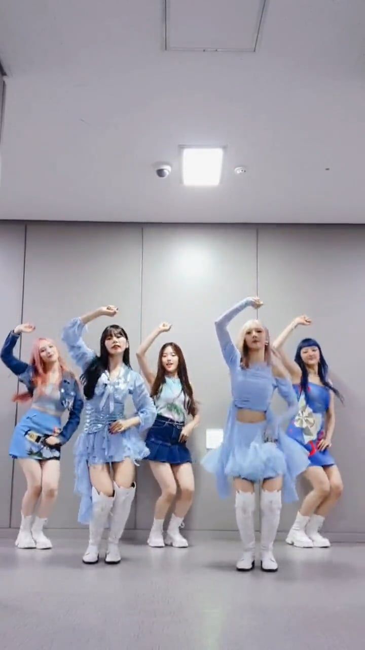 720x1280 JiU, Yoohyeon, and Weeekly Soojin, Soeun, Jaehee Party Challenge (210810 Weeekly TT)