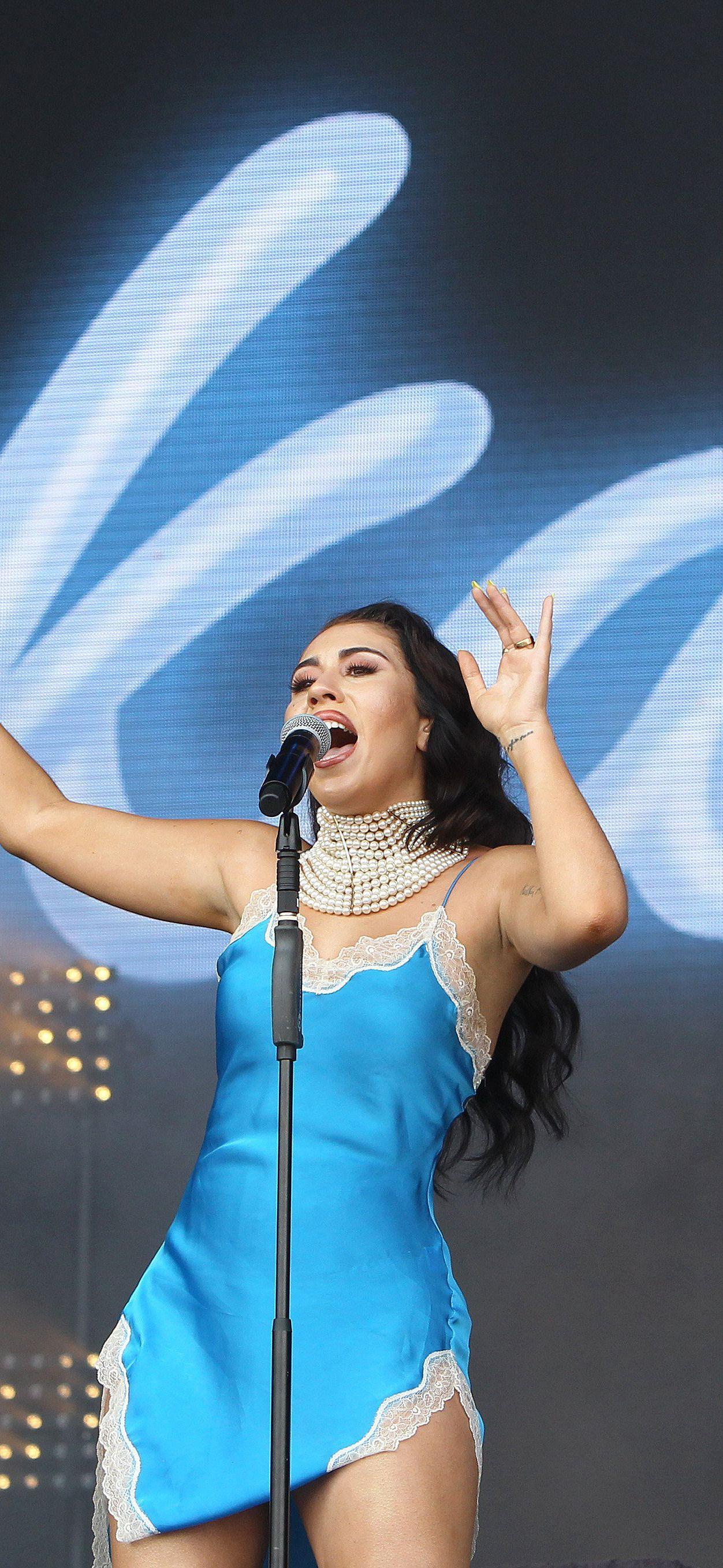 1252x2714 kali uchis lockscreen