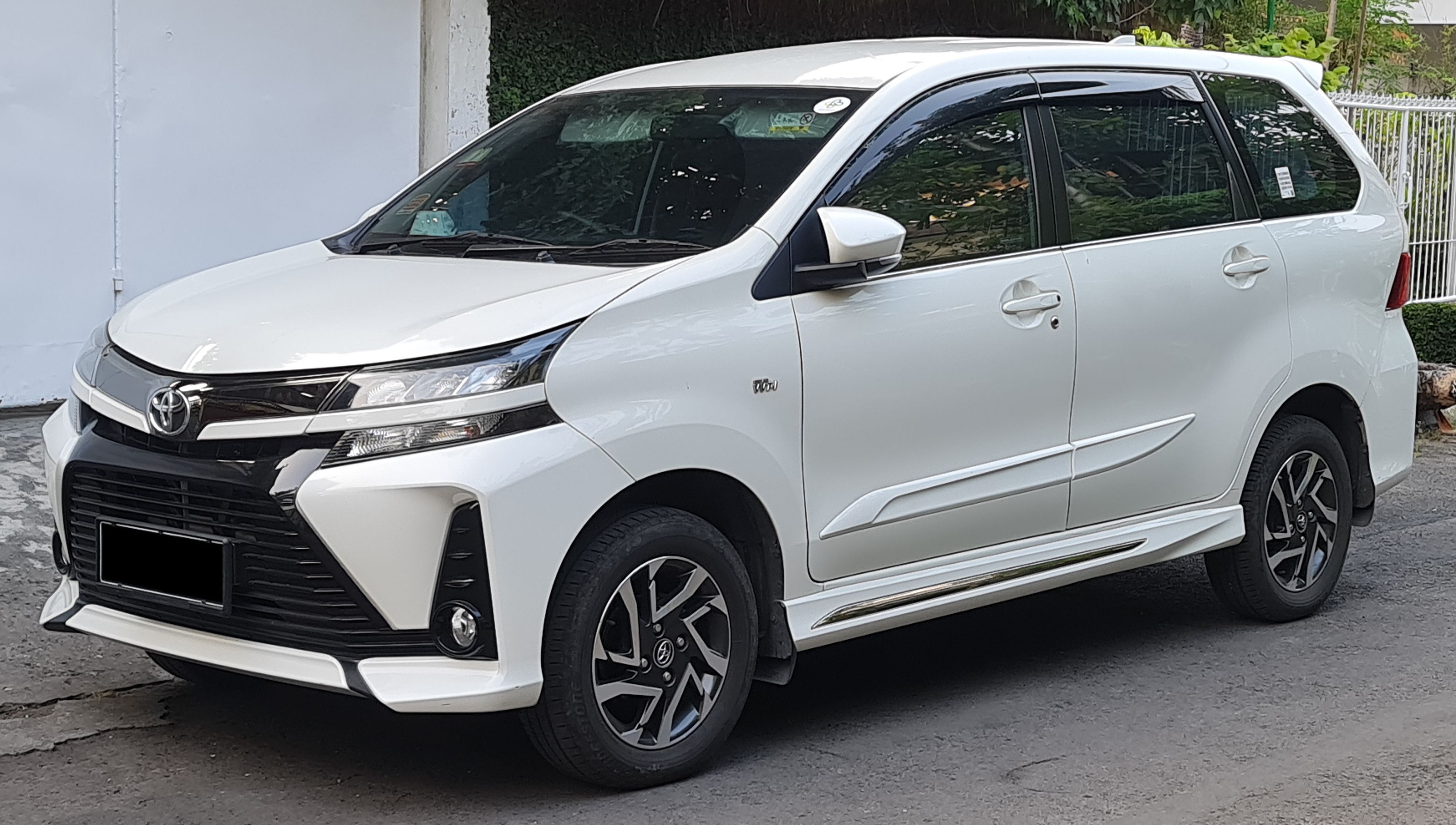 3370x1910 Toyota Avanza 1.5 Veloz (front) (22 June 2023)