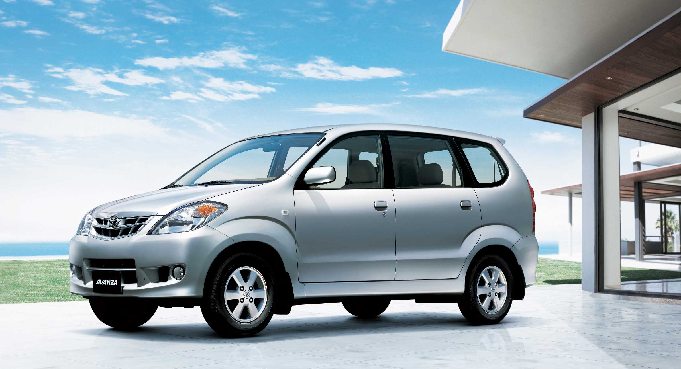 2390x1296 Indonesia 2009: Avanza