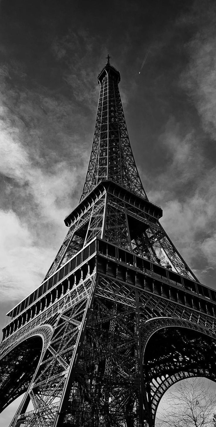 736x1456 Black and white themed wallpaper. Classic wallpaper 4k, Wallpaper deep effect, Black and white eiffel