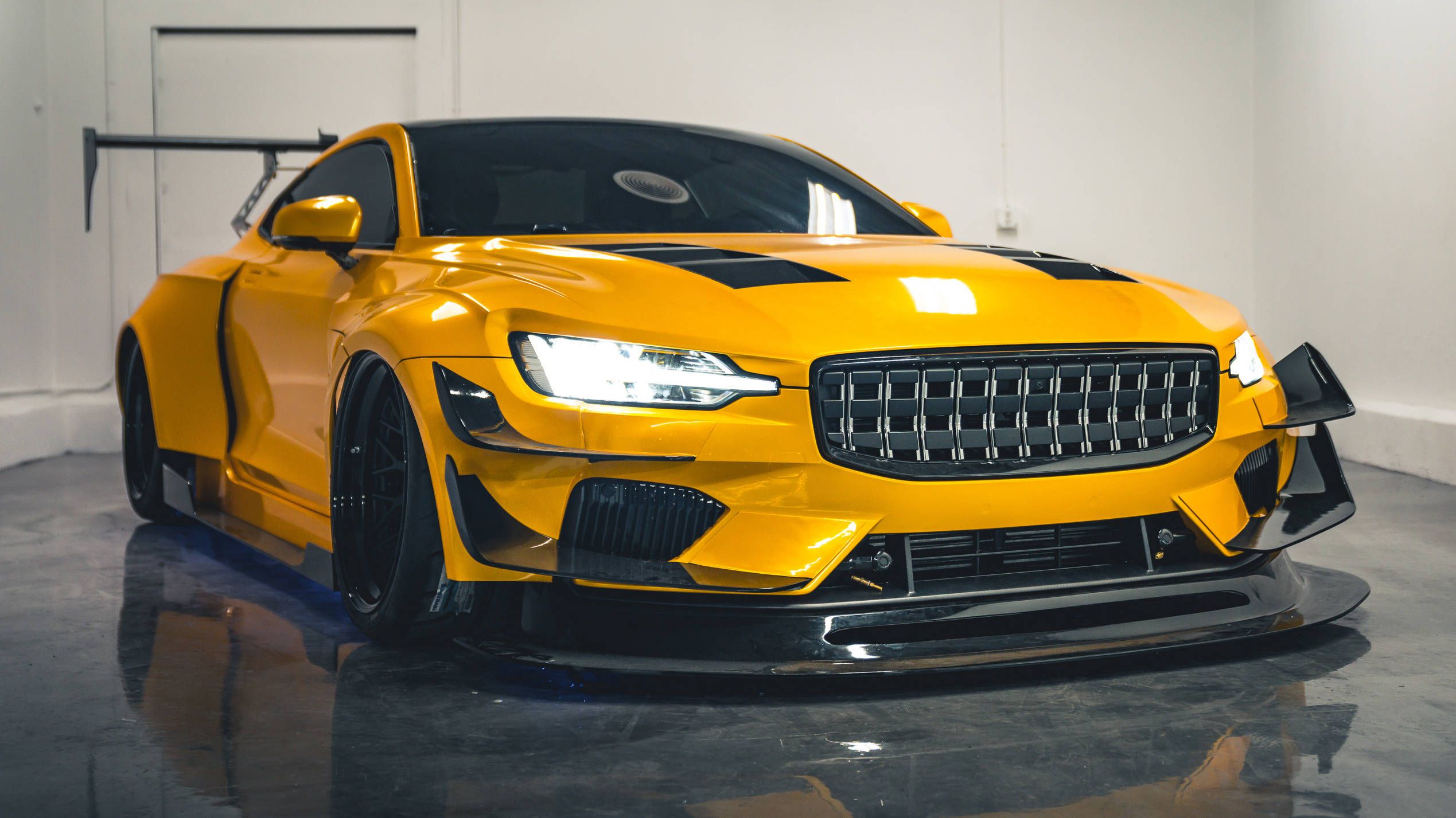 2538x1427 Download Custom Color Polestar 1 Wallpaper