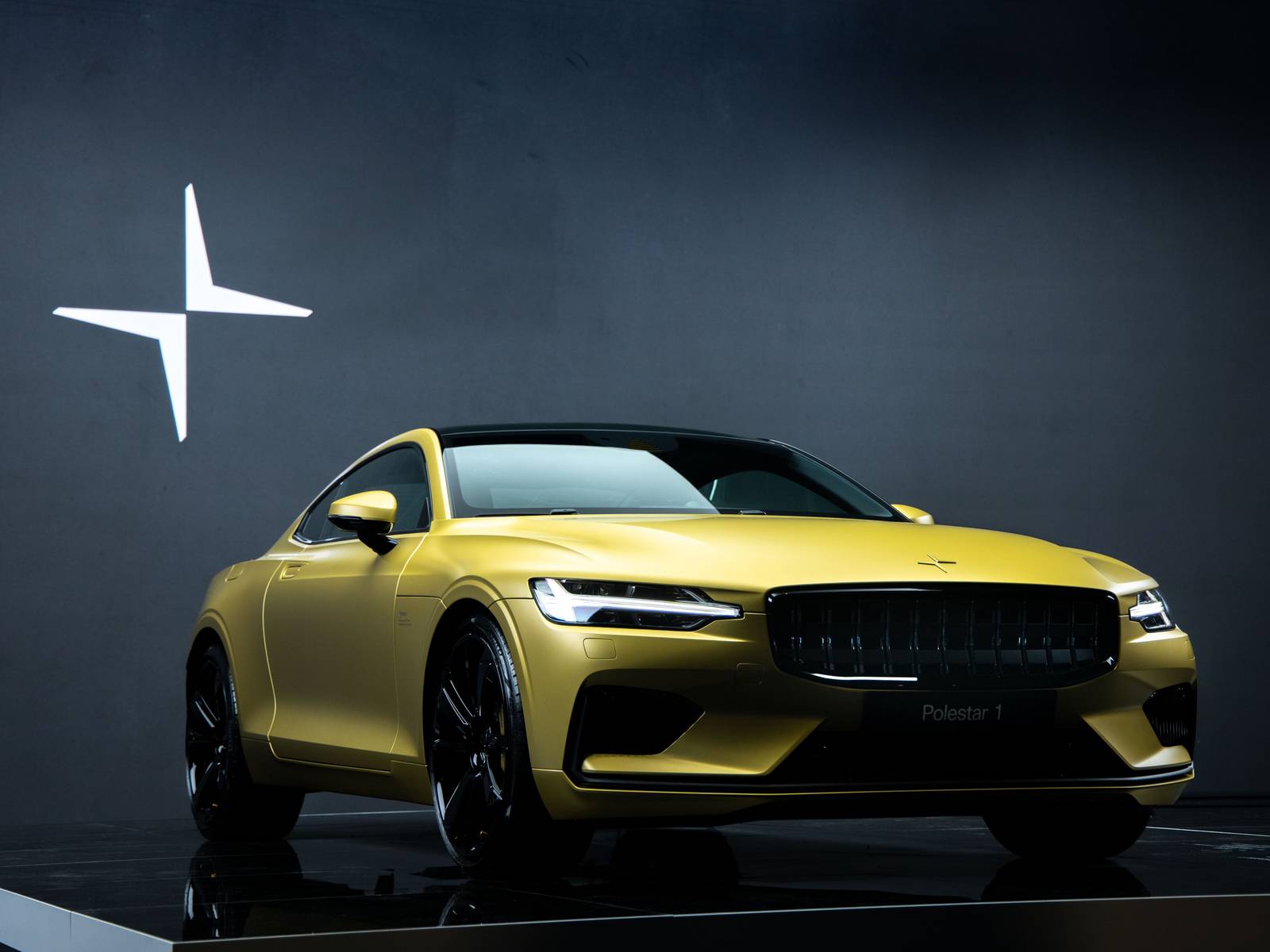1600x1200 Polestar 1 Says Goodbye With Gold Only Final Edition