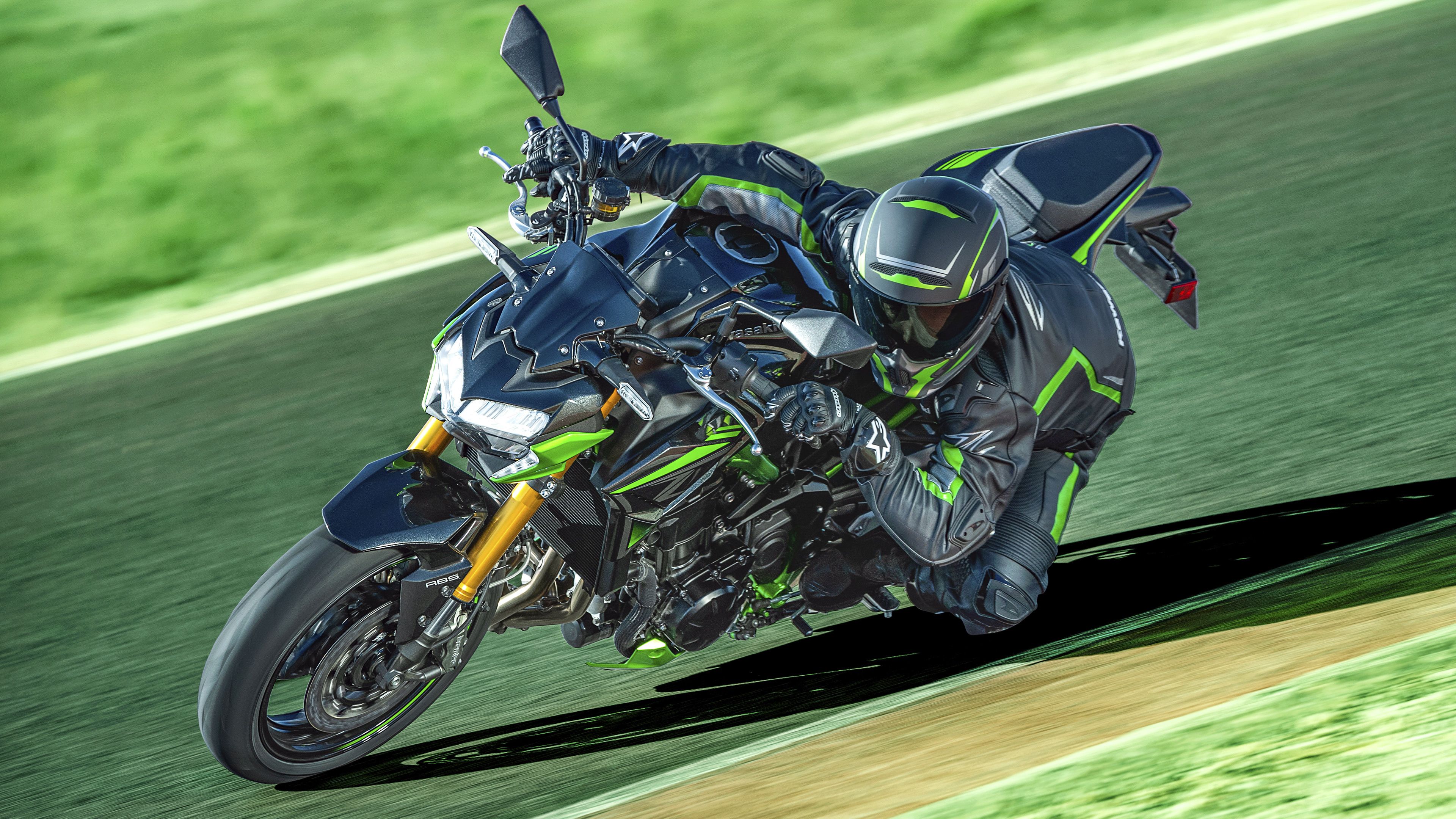 3840x2160 Kawasaki Z900 Wallpaper