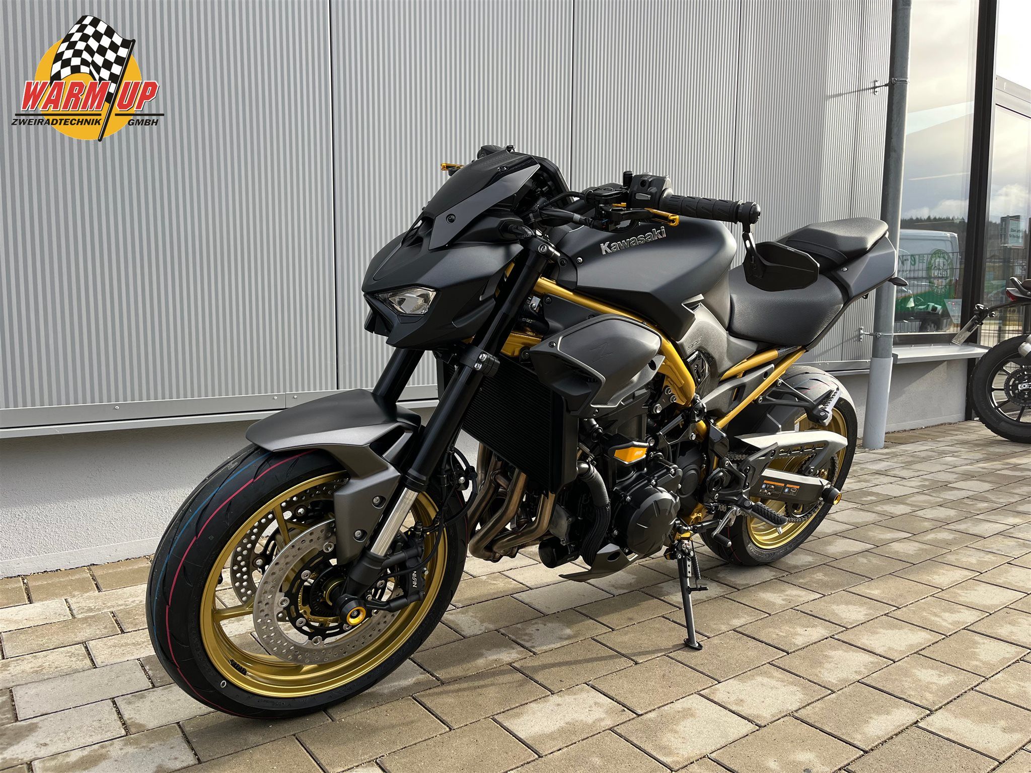 2048x1536 Details of the dealer's custom bike Kawasaki Z900 Goldfinger Warm Up Zweiradtechnik GmbH