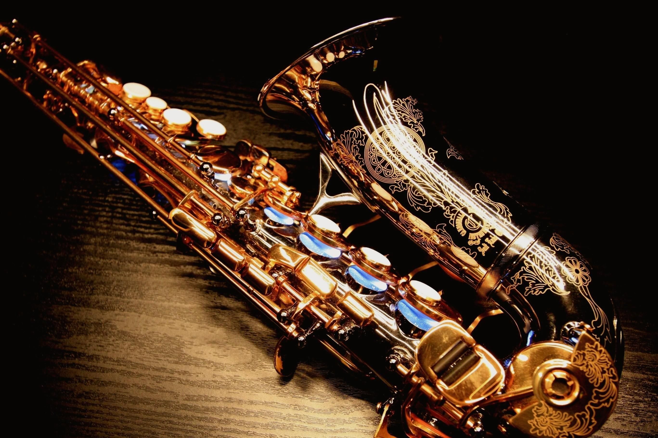 2734x1821 Alto Saxophone Wallpaper