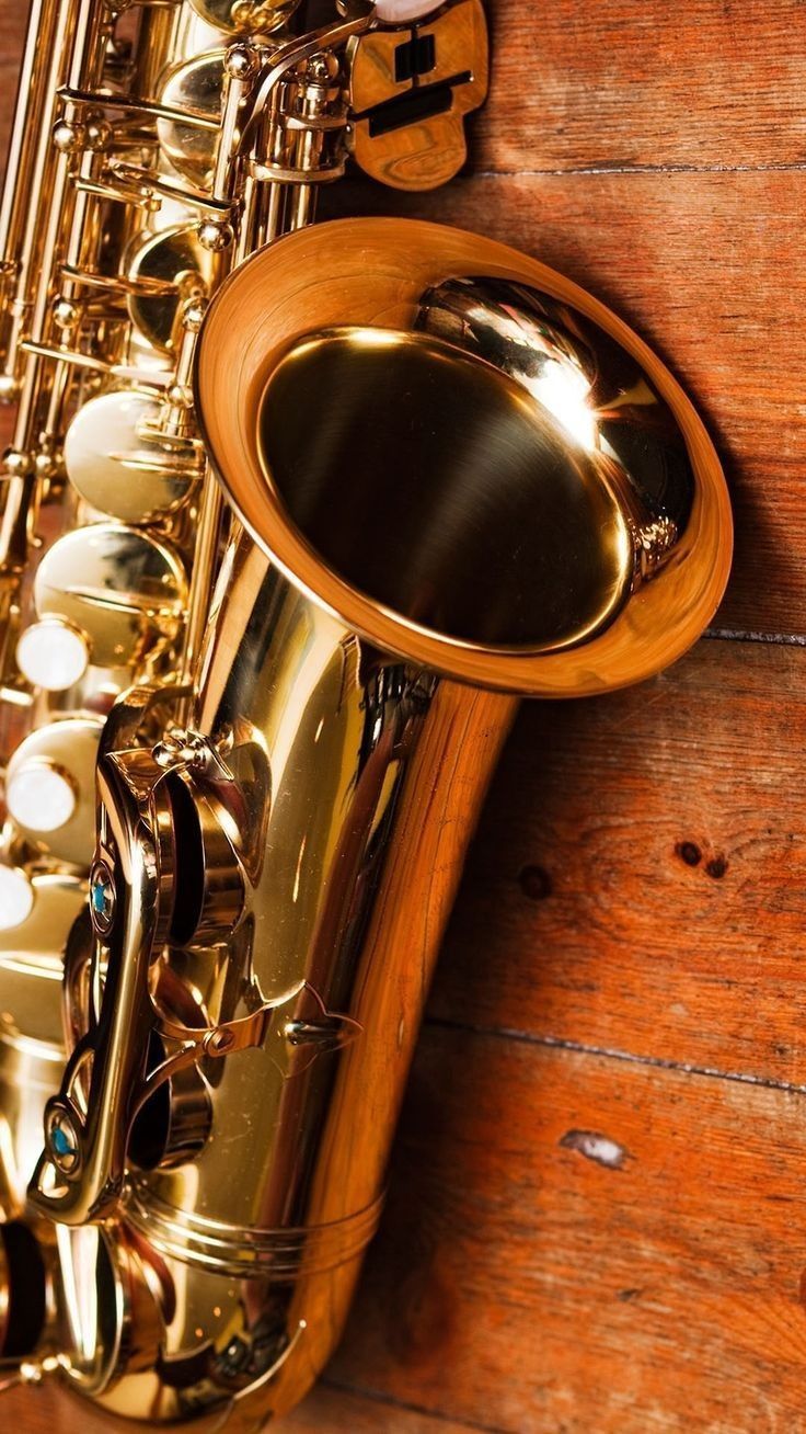 736x1308 Saxophone on Wooden Floor. Saxofoon, Muziekinstrumenten, Zelfgemaakte kaarten