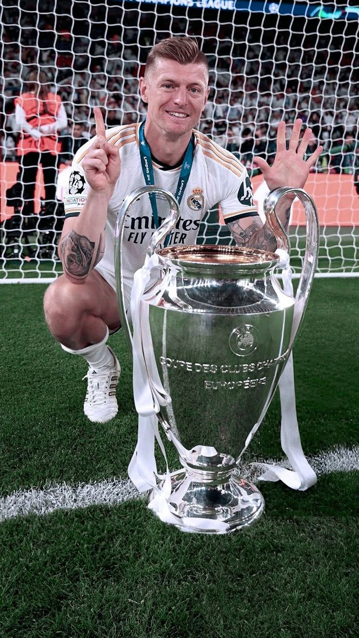 736x1308 Toni Kroos wallpaper