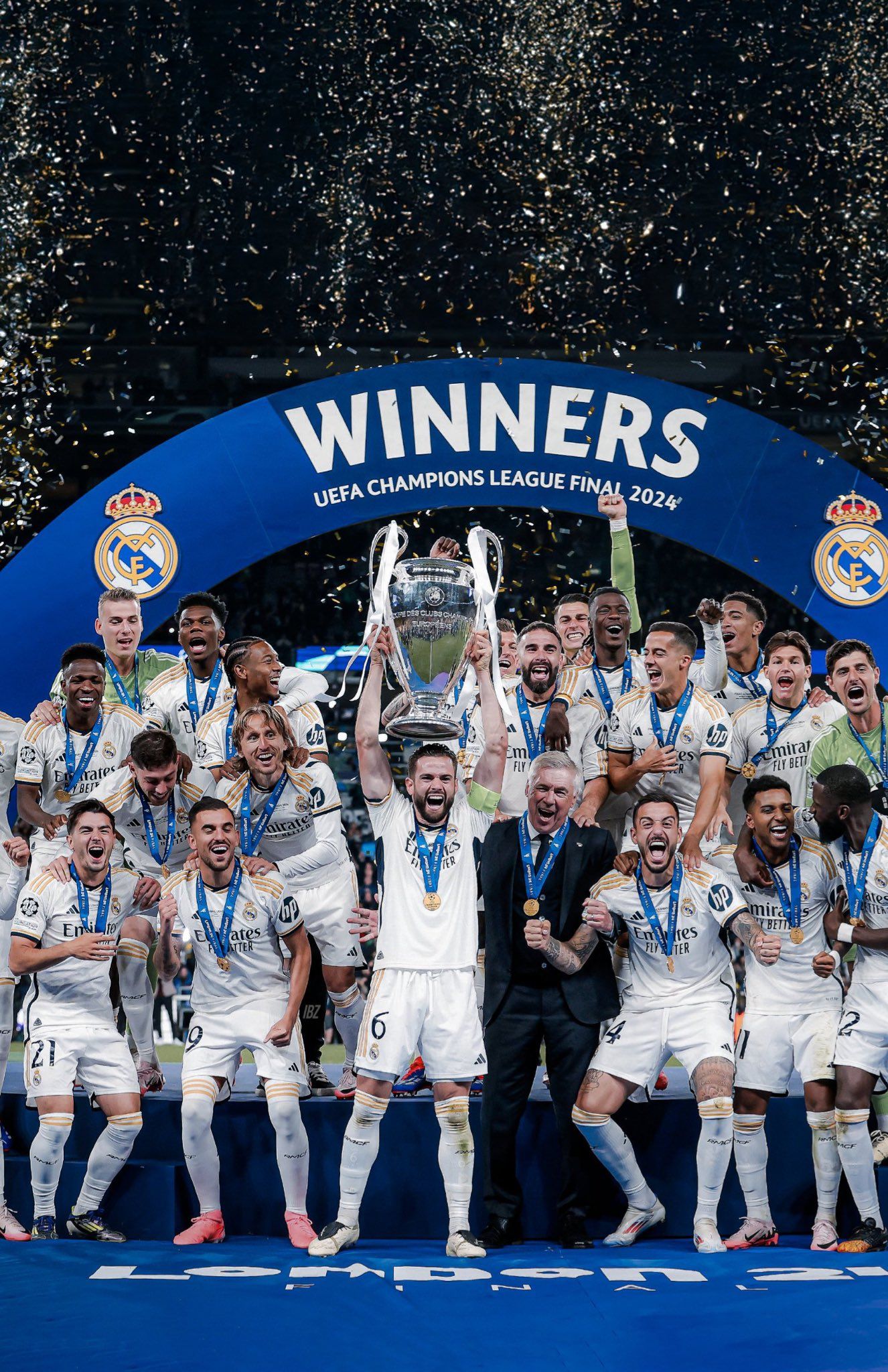 1326x2048 Real Madrid Trophy Wallpaper