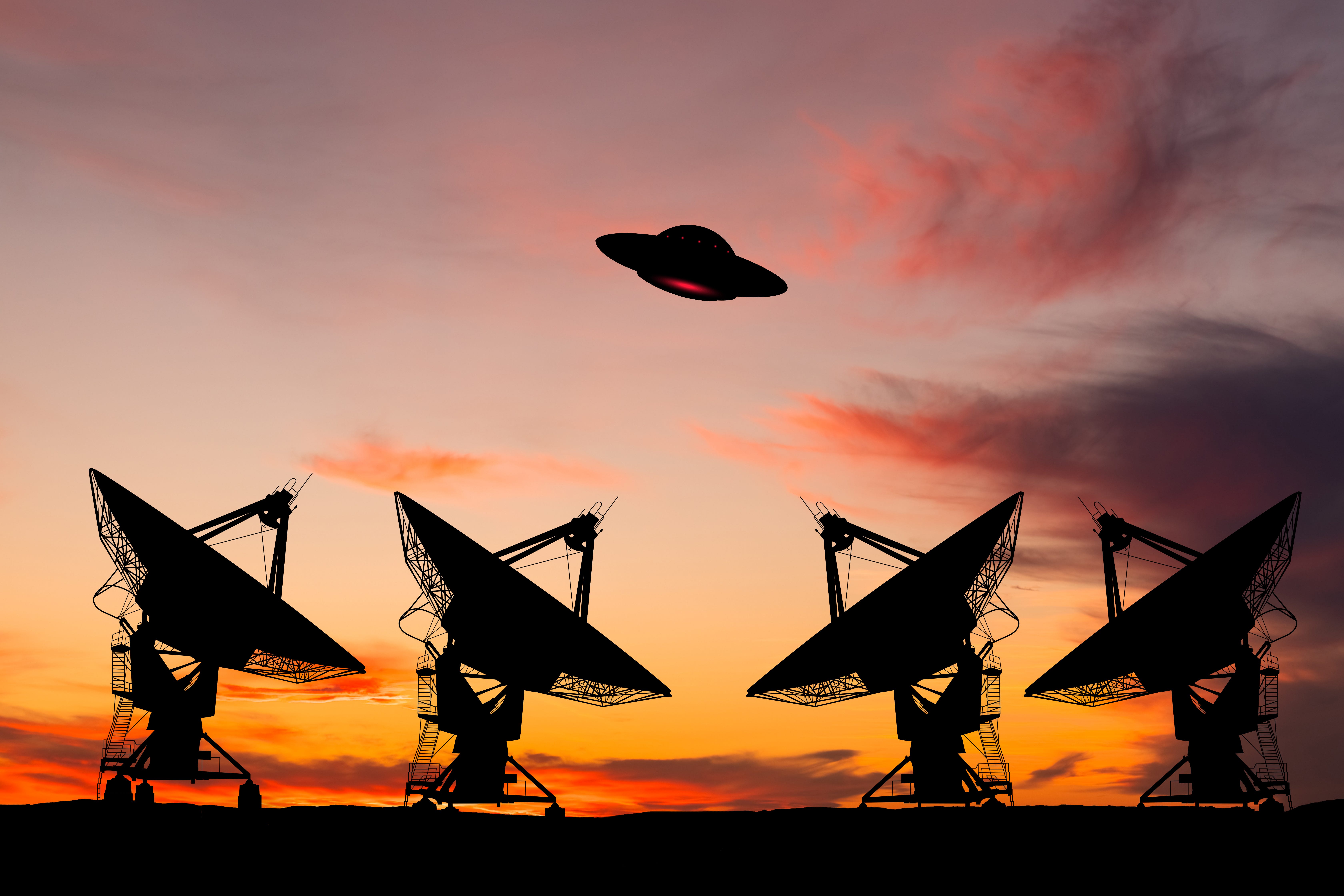 6720x4480 Your Local Airport Might Be Attracting Alien Attention