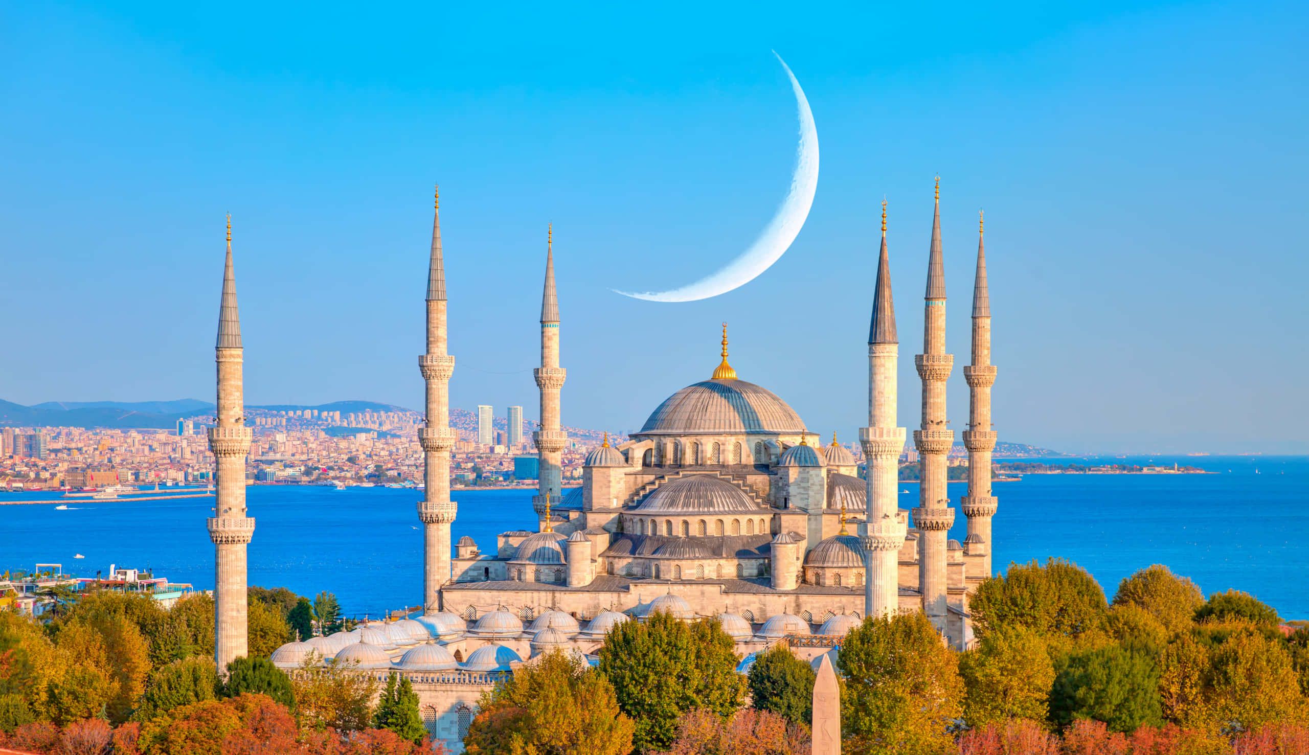 2560x1477 Download Exploring the magnificent city of Istanbul, Turkey Picture