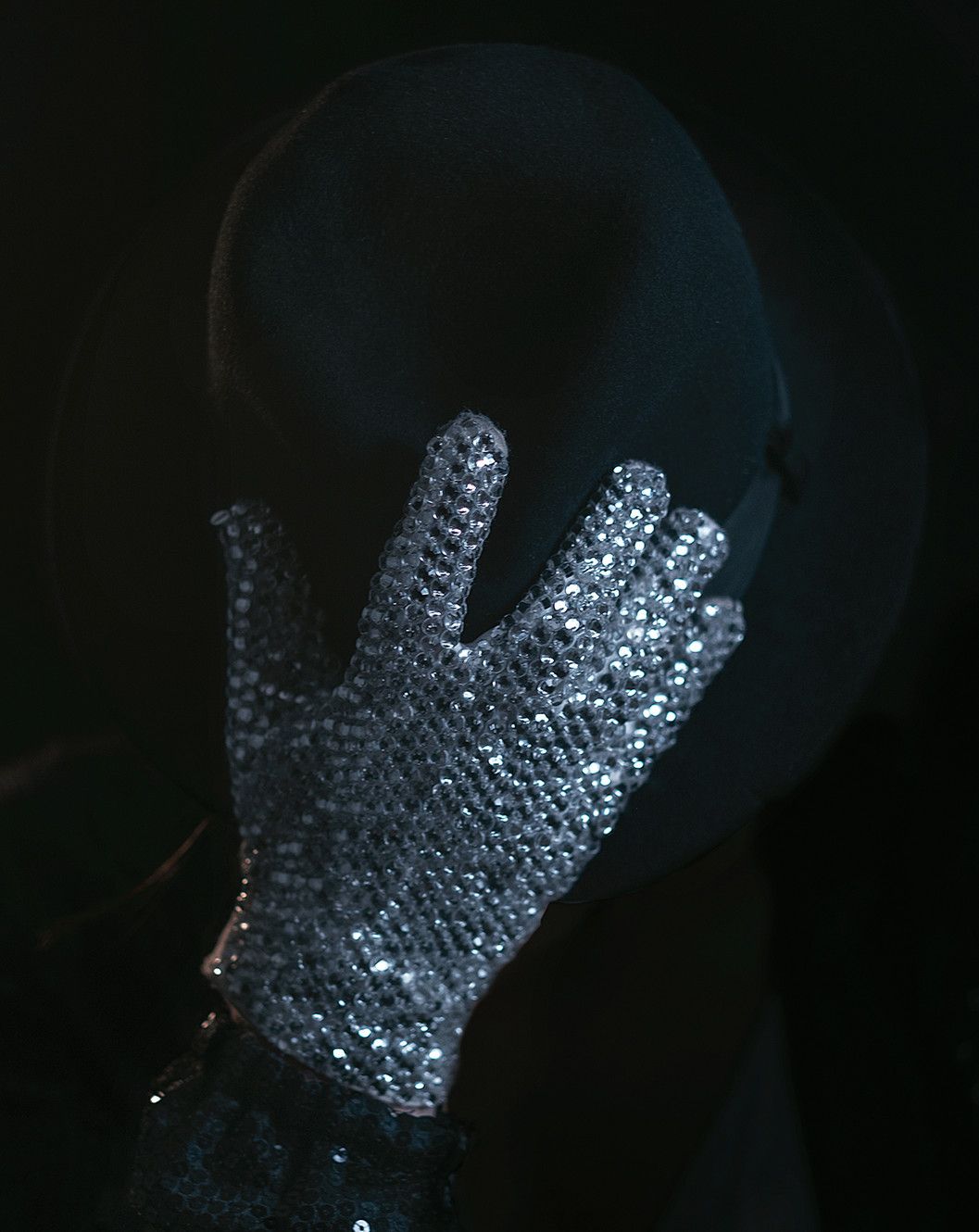 1057x1330 CONTACT. Michael Jackson tribute show The King