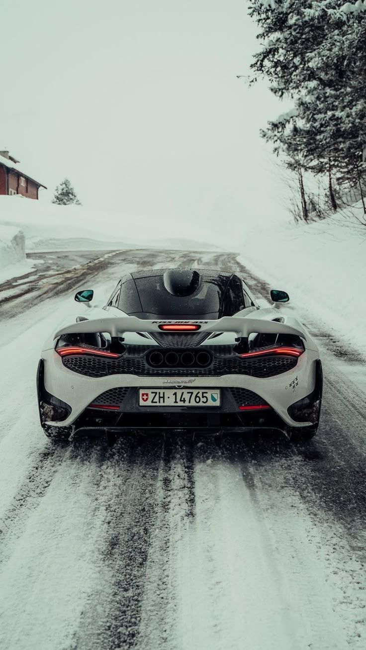 736x1307 Mclaren 765LT