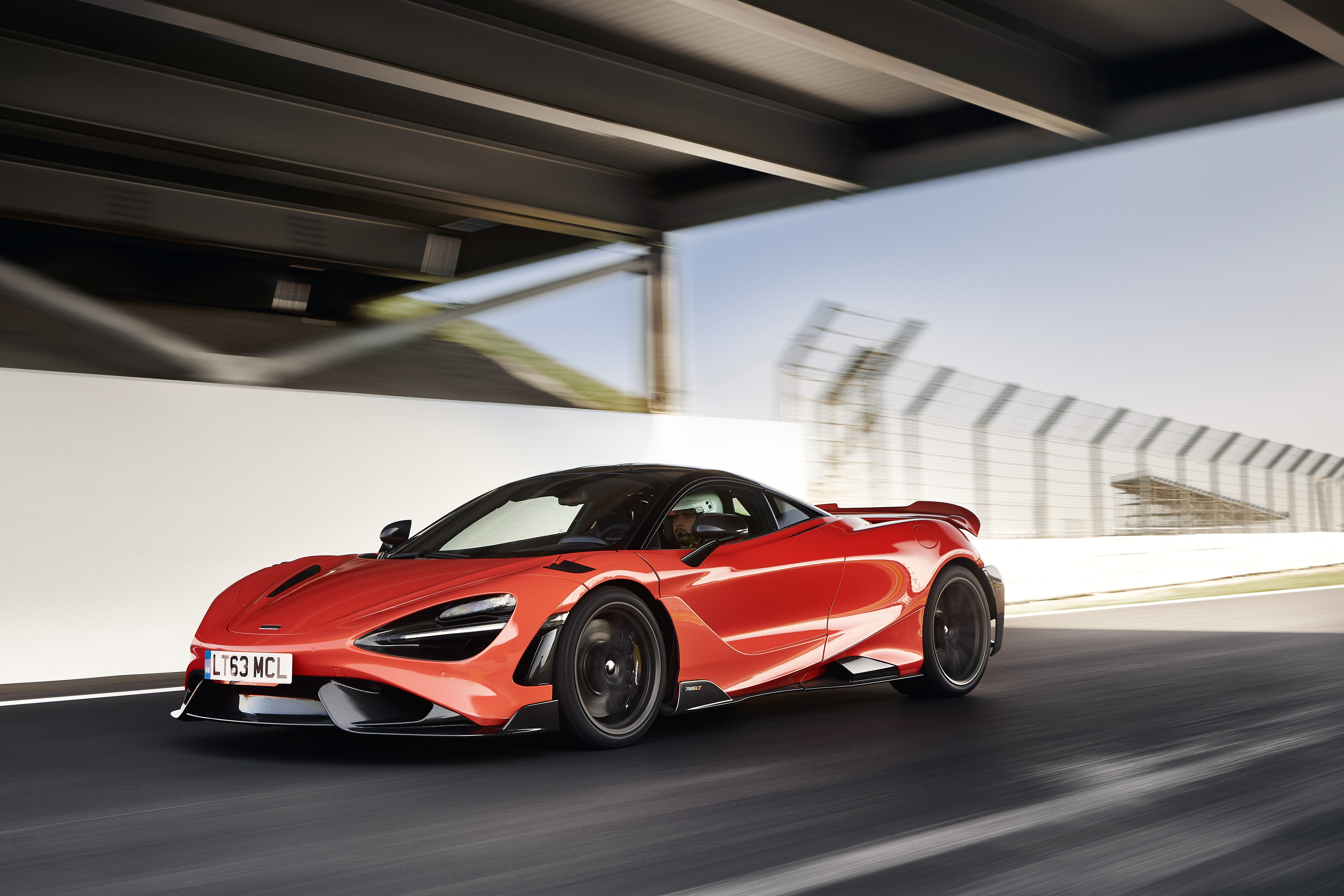6529x4353 View Photo of the 2021 McLaren 765LT