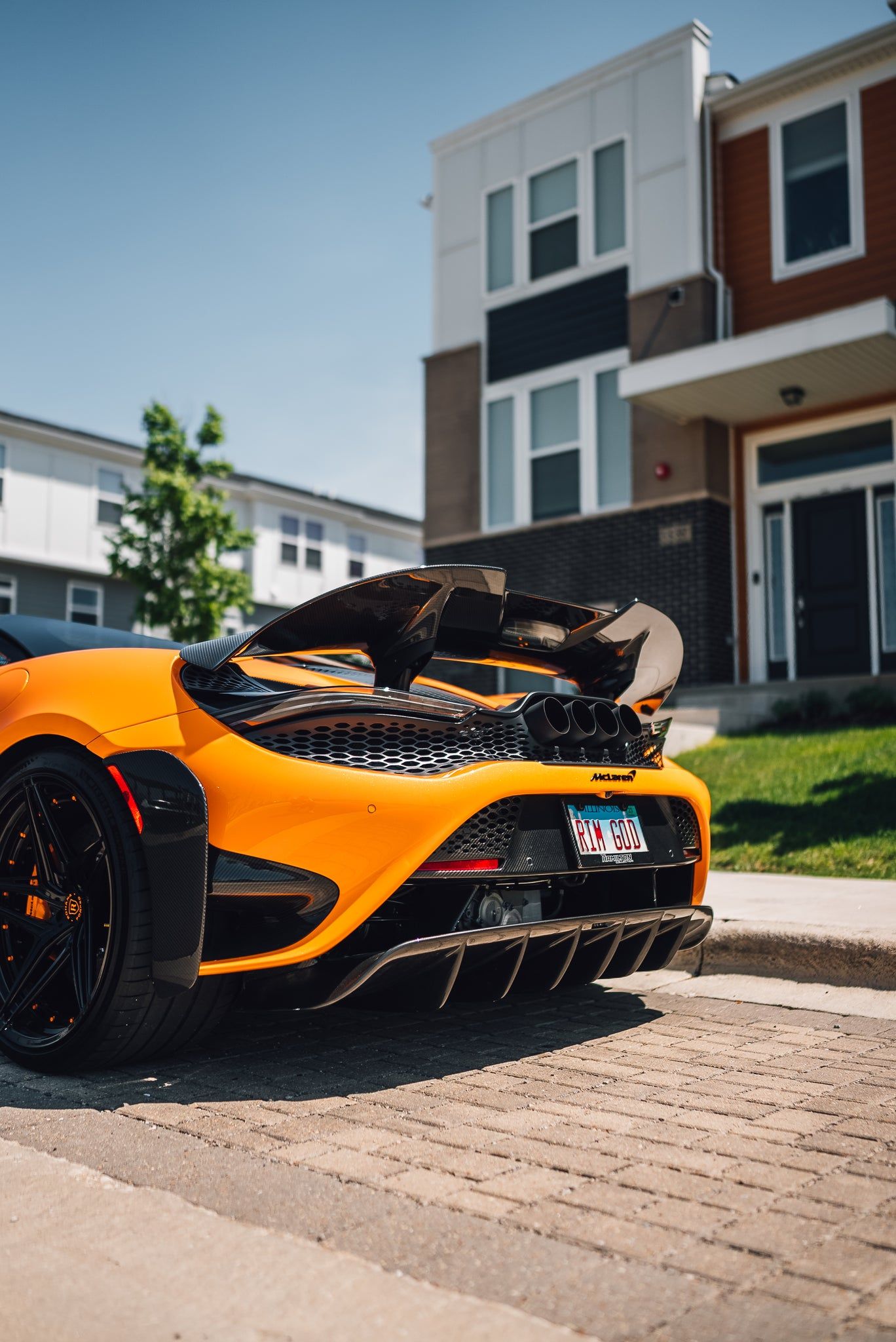 1368x2048 McLaren 765LT