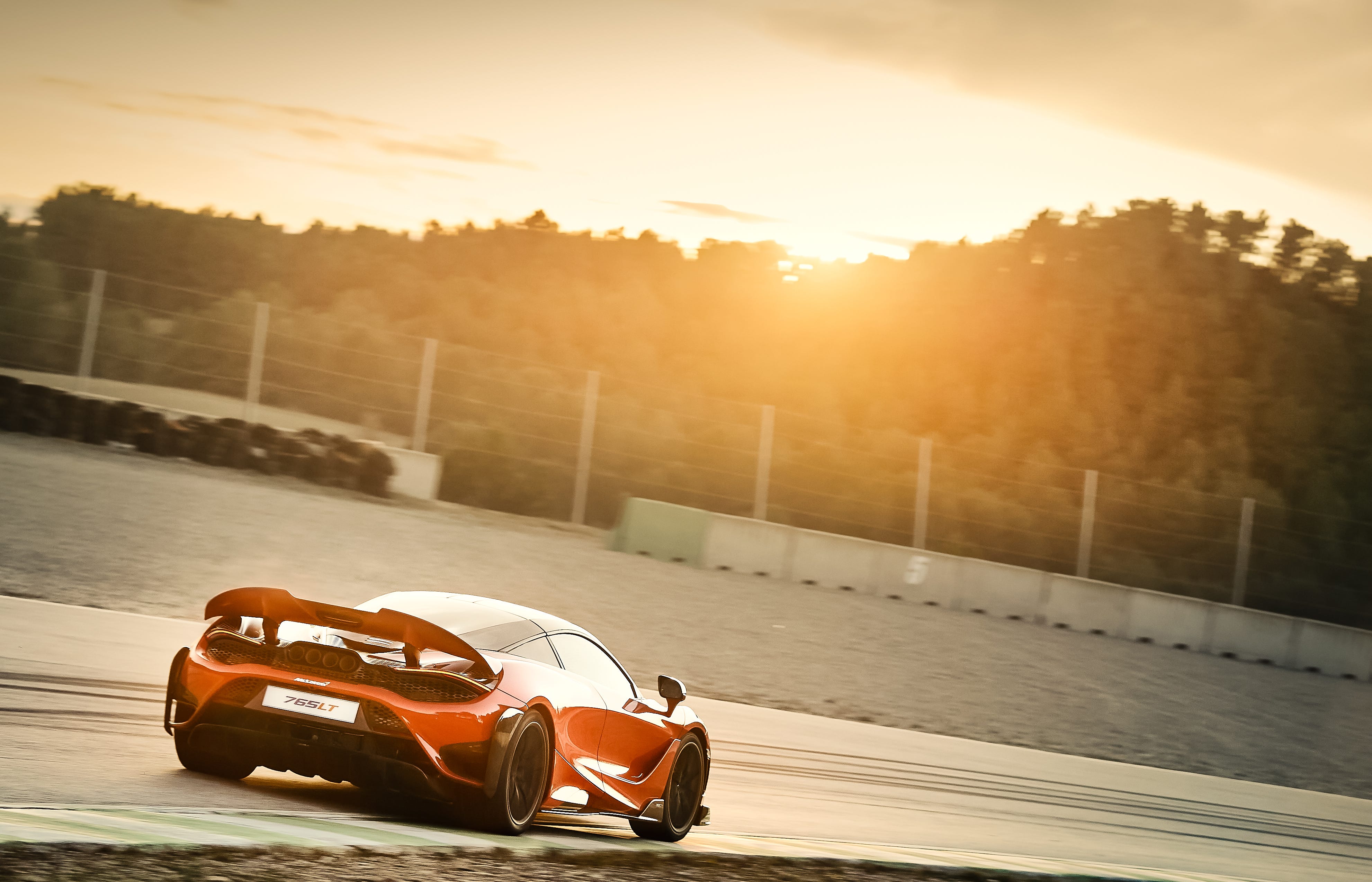 3963x2549 Gallery: McLaren 765LT