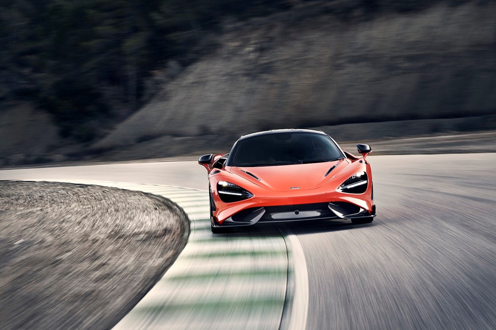 2000x1333 McLaren 765LT