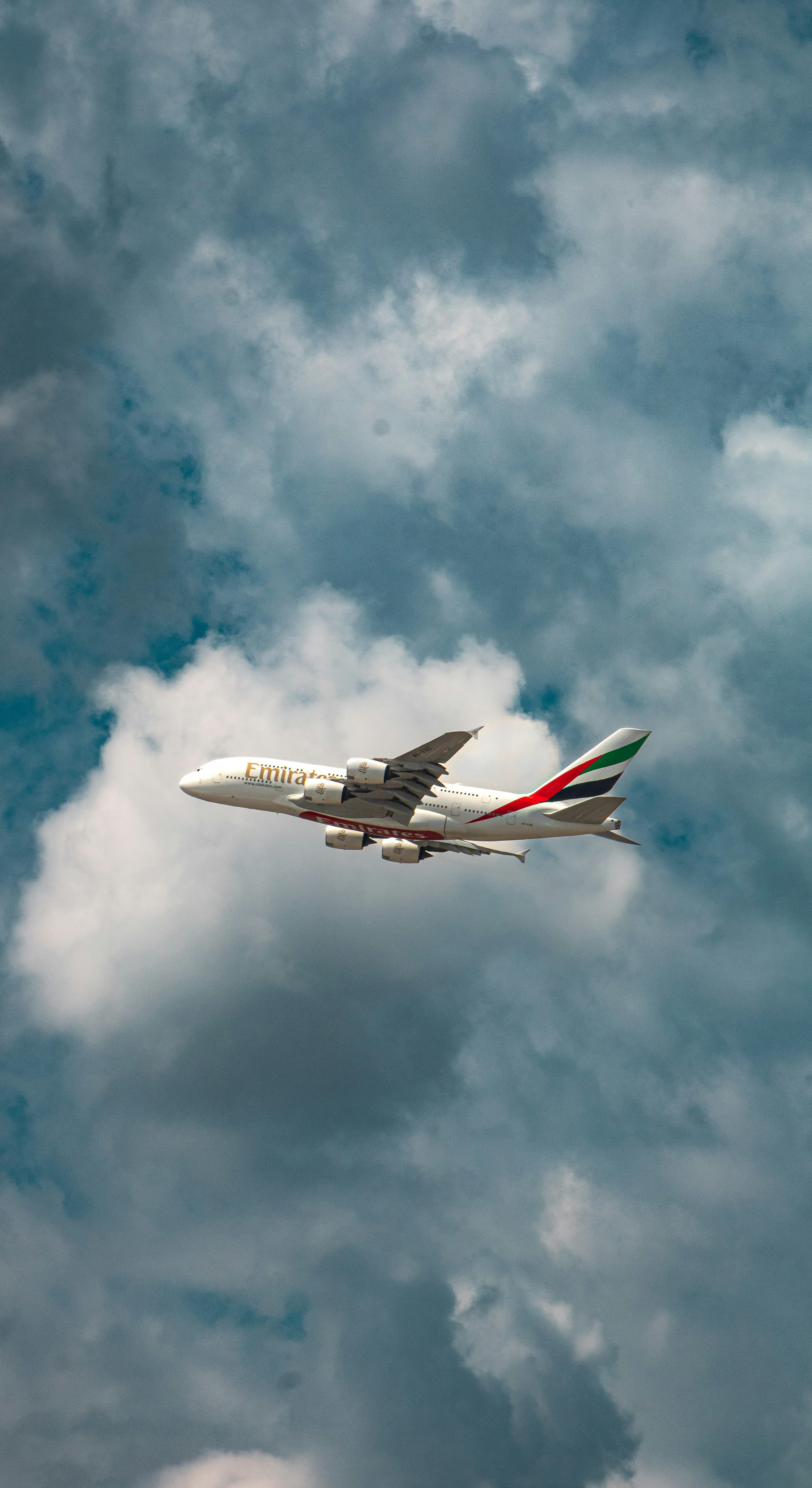 3000x5494 Emirates Flight Picture. Download Free Image