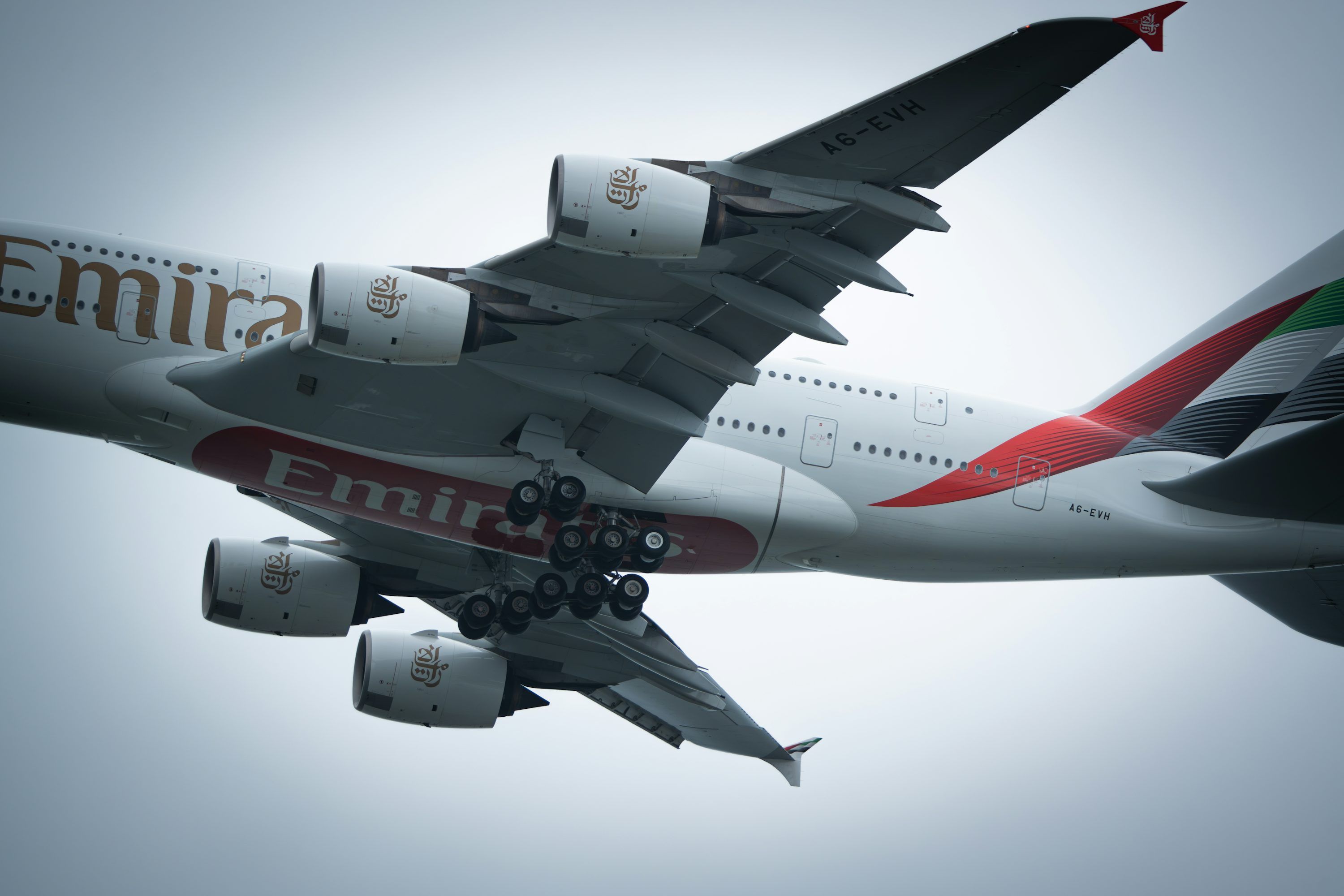 3000x2000 Emirates airplane with landing gear extended