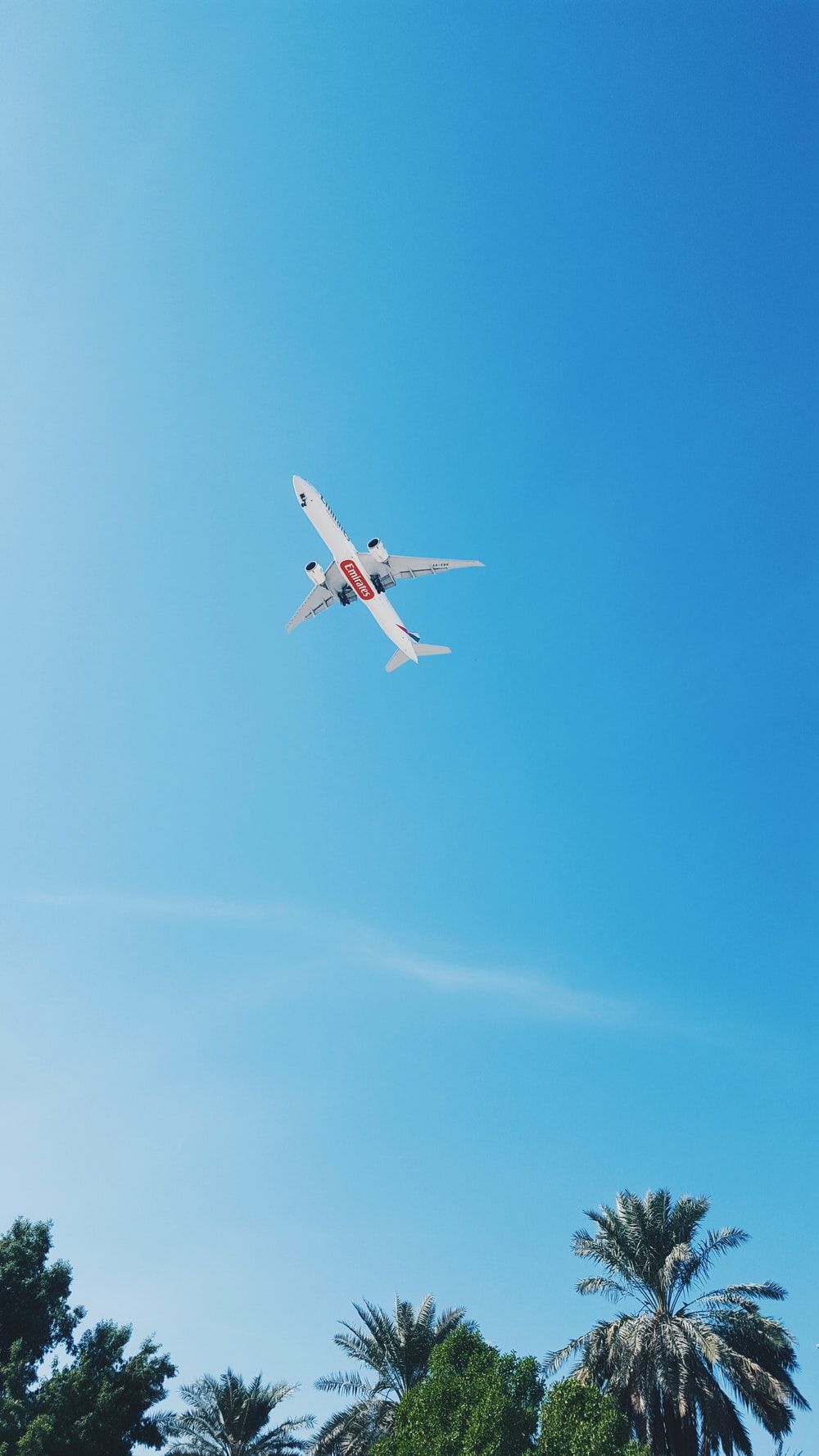 1000x1778 Emirates Airlines iPhone HD Wallpaper
