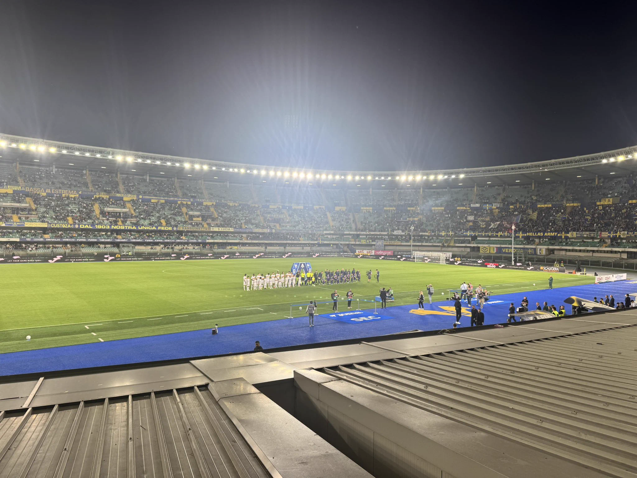 2048x1536 Elliott Fillingham on X: Hellas Verona vs Leece #SerieA / X