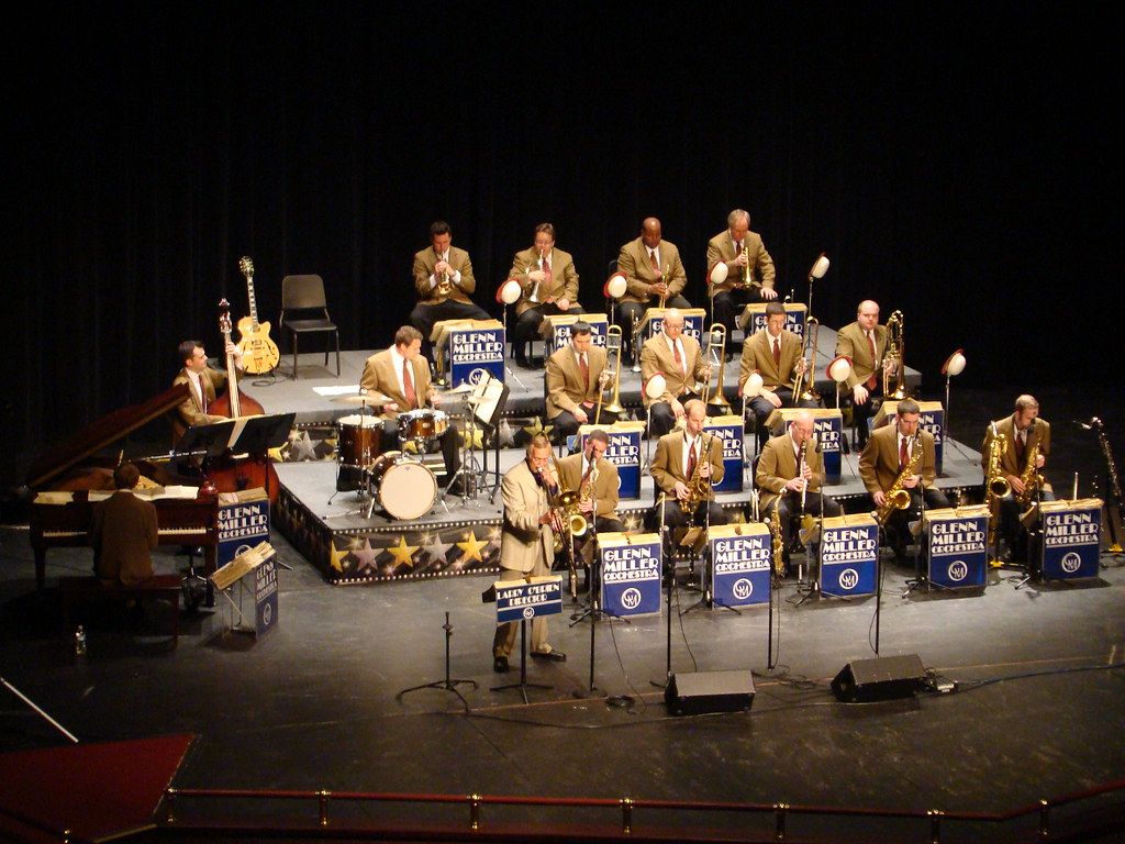 1024x768 Glenn Miller Orchestra. Glenn Miller Orchestra in Milan Mic